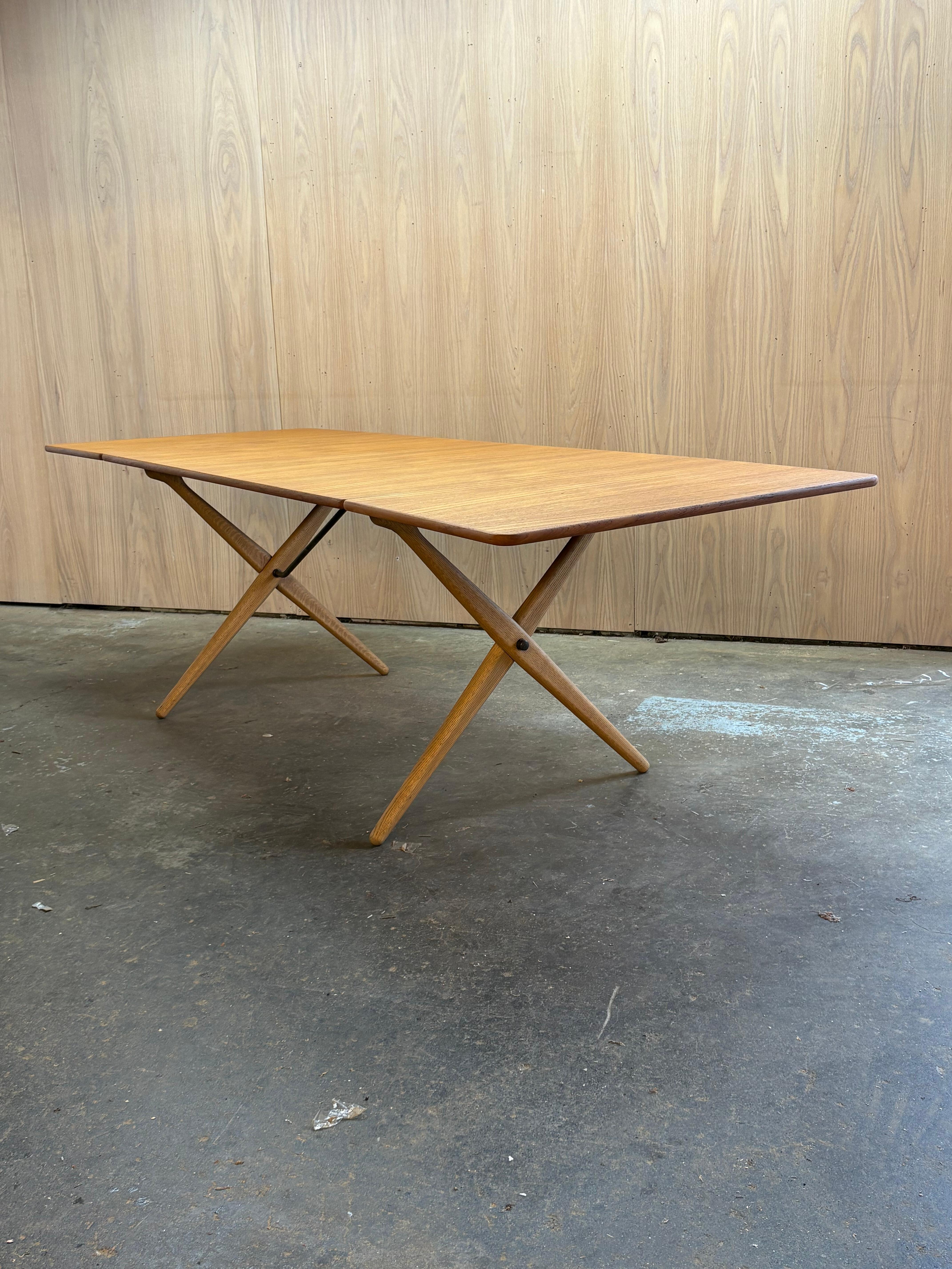 Milieu du XXe siècle 1960s Danish Teak and Oak AT-309 Dining Table by Hans Wegner for Andreas Tuck en vente