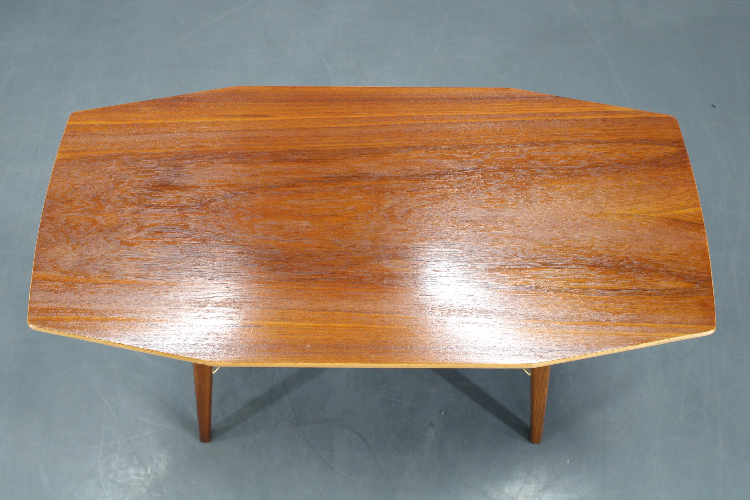Mid-Century Modern 1960s Danish Teak and Oak Coffee Table For Sale