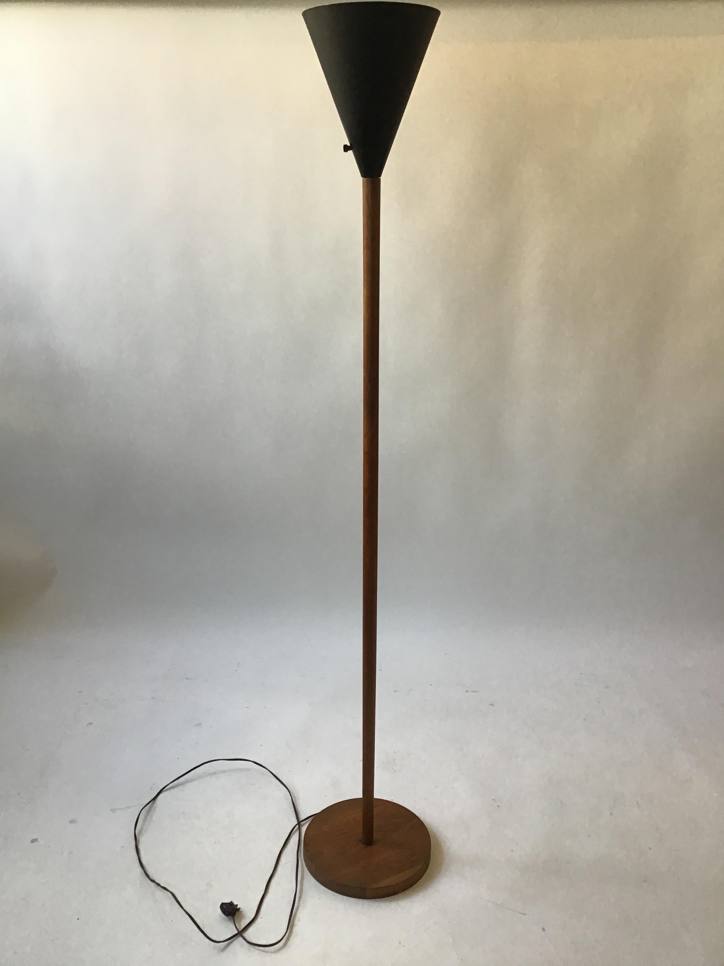 1960s Danish Teak and Tole Floor Lamp In Good Condition In Tarrytown, NY