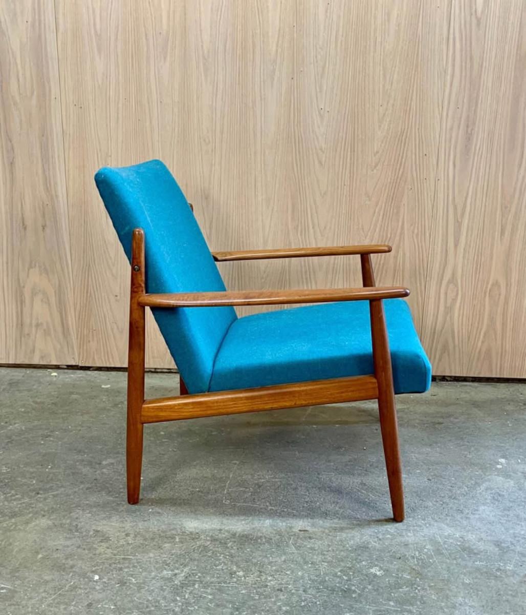 Mid-Century Modern 1960s Danish Teak and Wool Lounge Chair For Sale