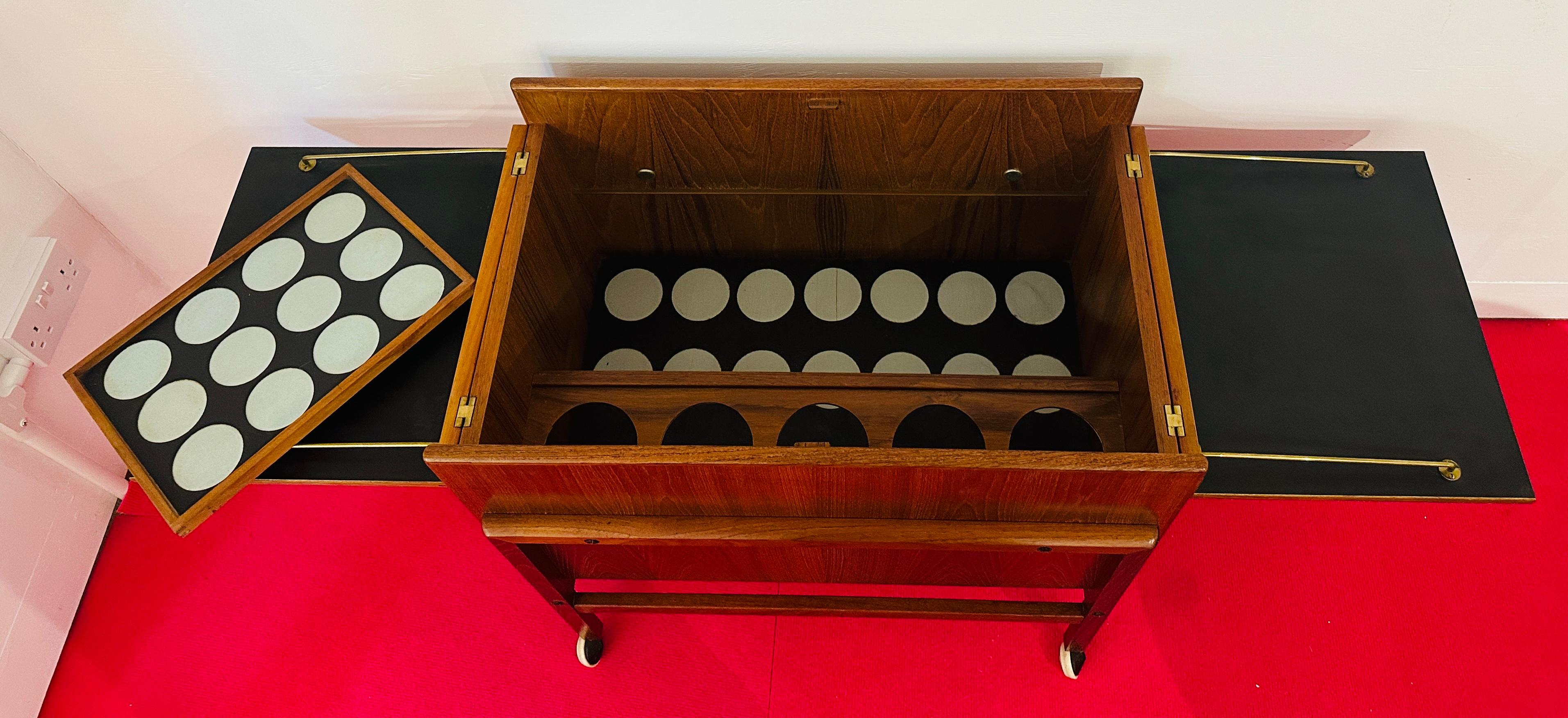 1960s Danish Teak Arrebo Møbler Folding Drinks Cart Bar Trolley Andreas Hansen en vente 11