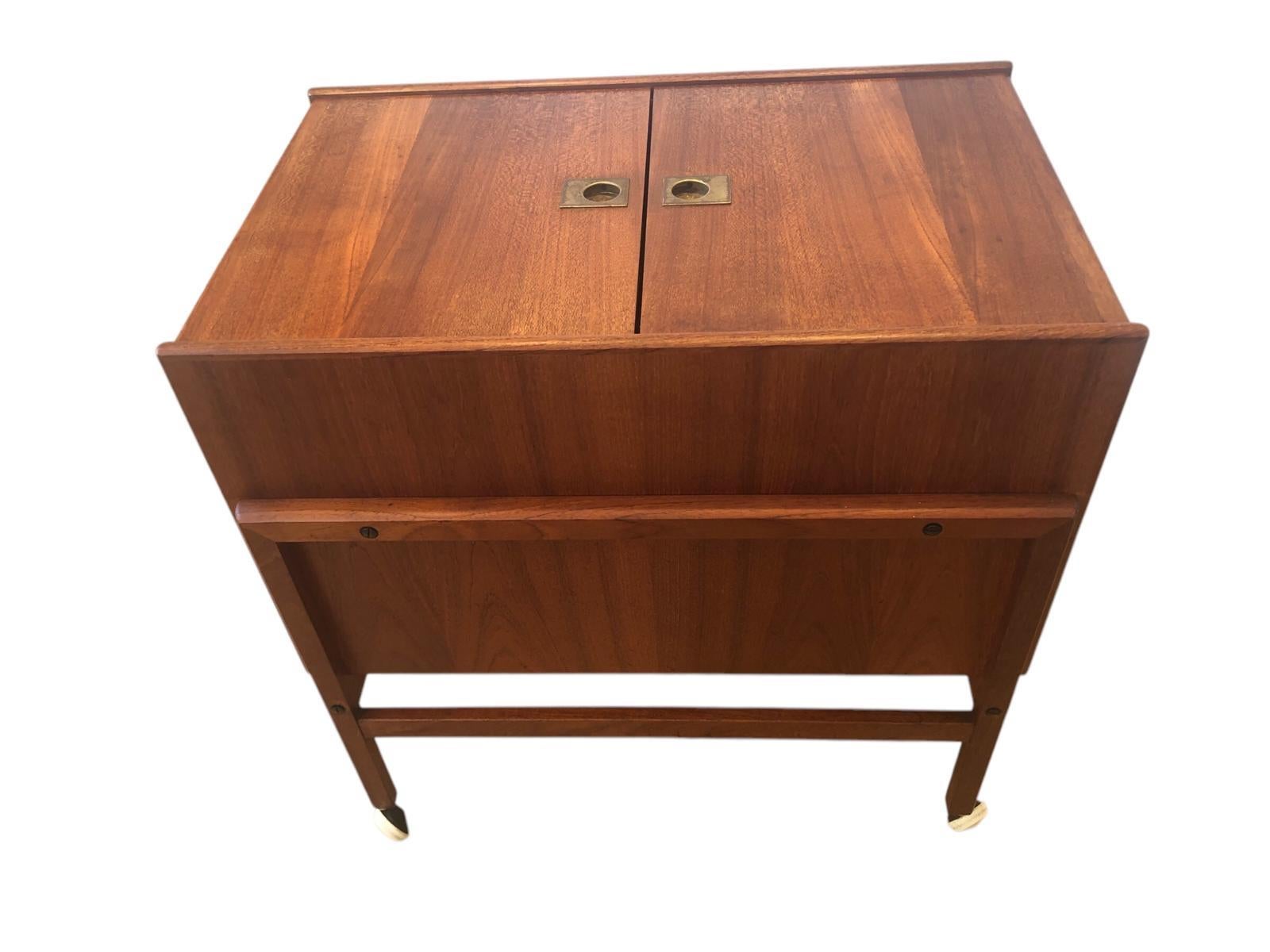Danois 1960s Danish Teak Arrebo Møbler Folding Drinks Cart Bar Trolley Andreas Hansen en vente