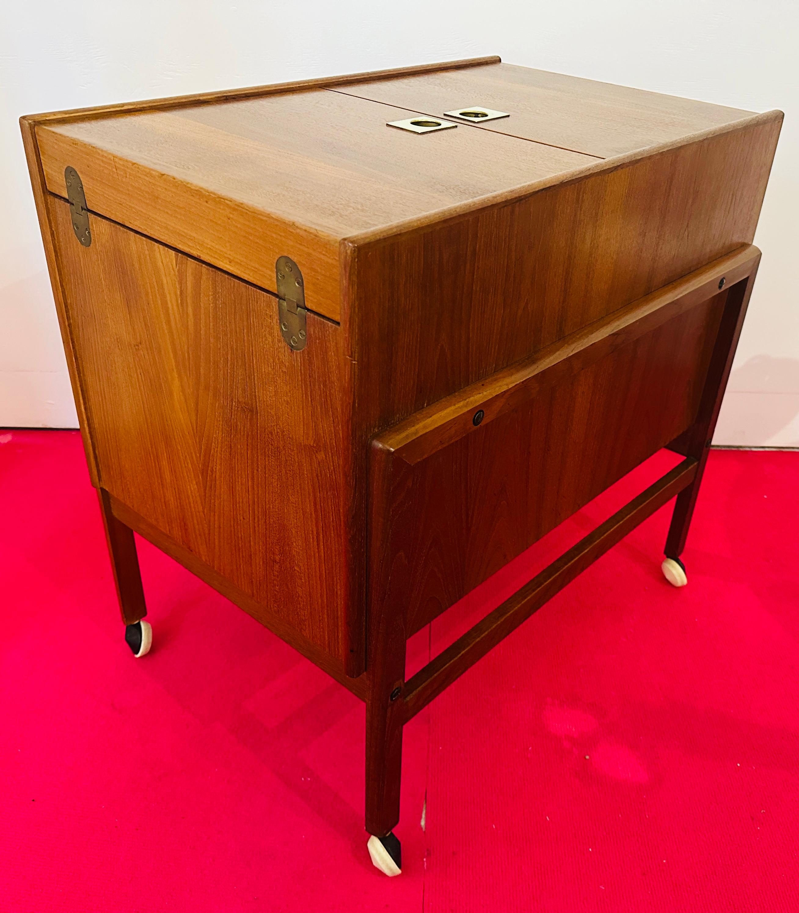 Laiton 1960s Danish Teak Arrebo Møbler Folding Drinks Cart Bar Trolley Andreas Hansen en vente