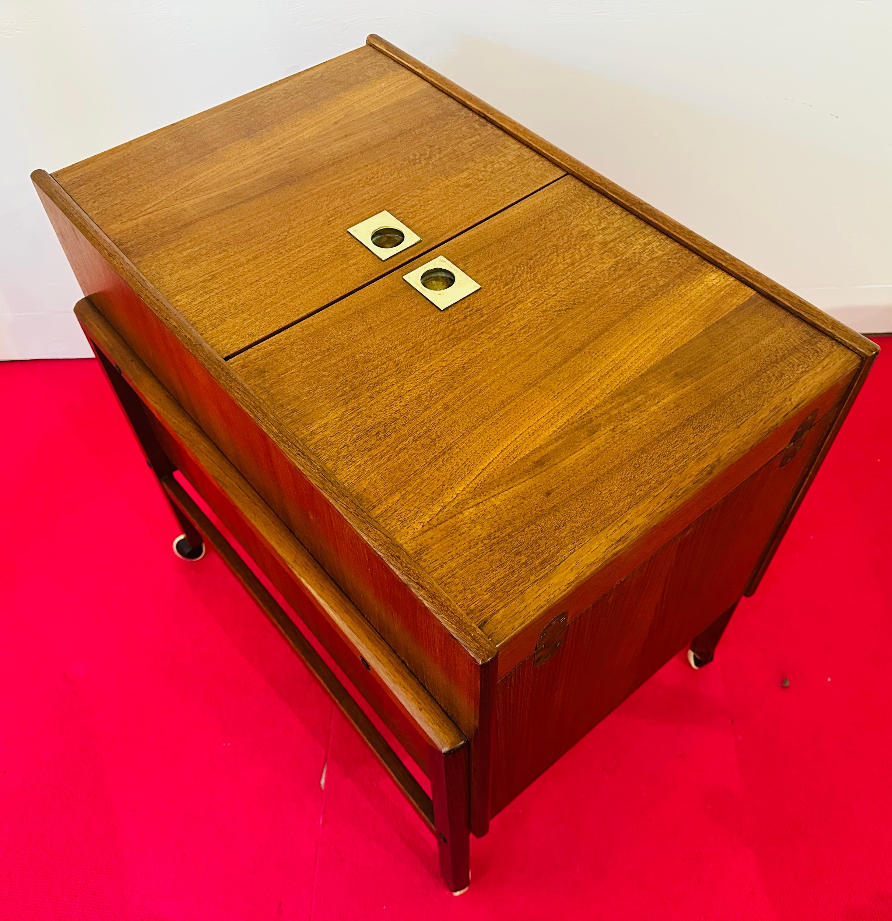 1960s Danish Teak Arrebo Møbler Folding Drinks Cart Bar Trolley Andreas Hansen en vente 1