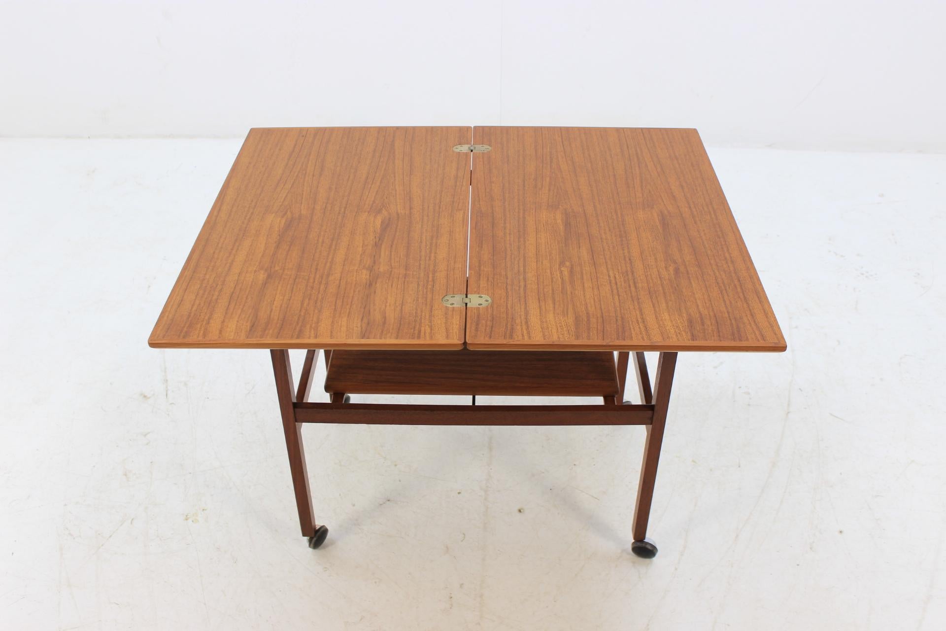 Mid-20th Century 1960s Danish Teak Bar Trolley with Expandable Desk by Arrebo Møbler