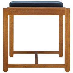 Sgabello o tavolo danese in vinile nero in teak del 1960, metà del secolo scorso.