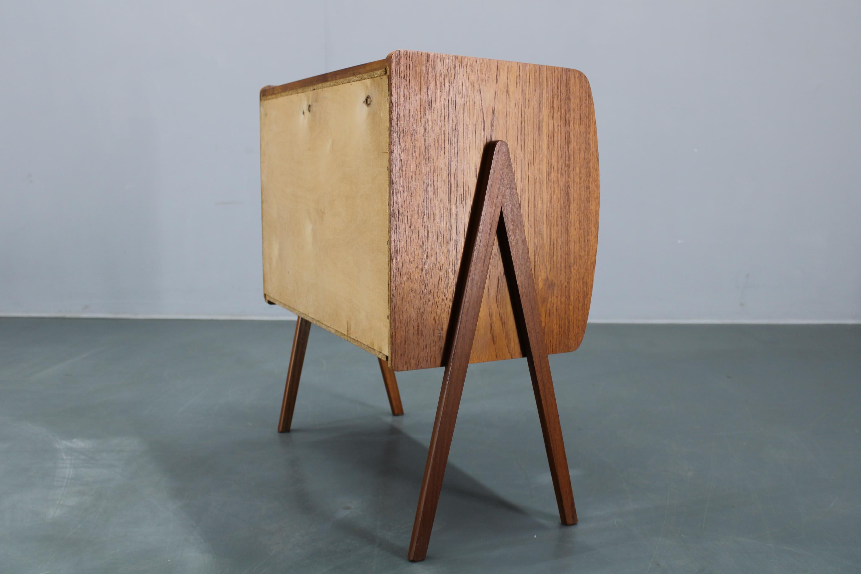 Armadio danese in teak del 1960 in vendita 6