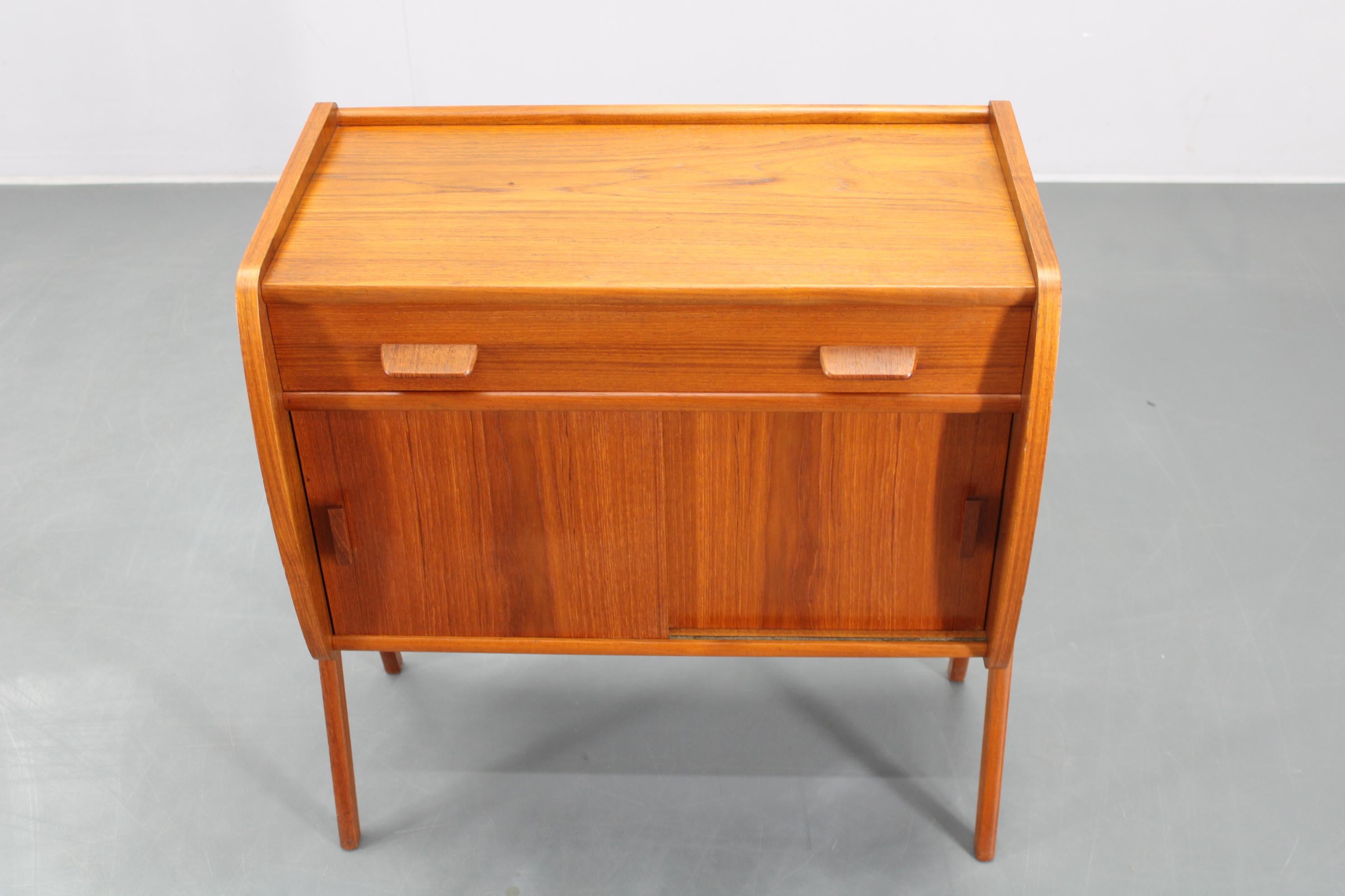 Mid-Century moderno Armadio danese in teak del 1960 in vendita
