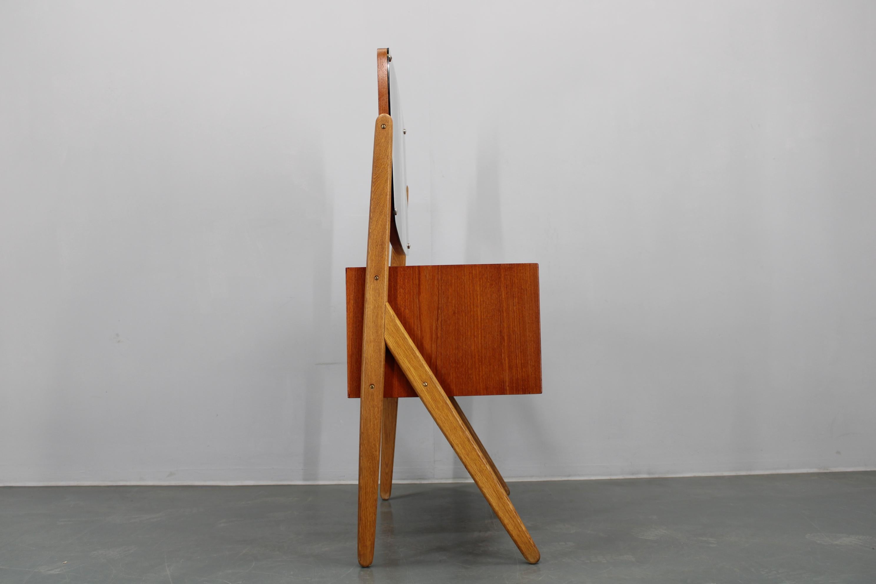 Armadio danese in teak del 1960 con specchio in vendita 7