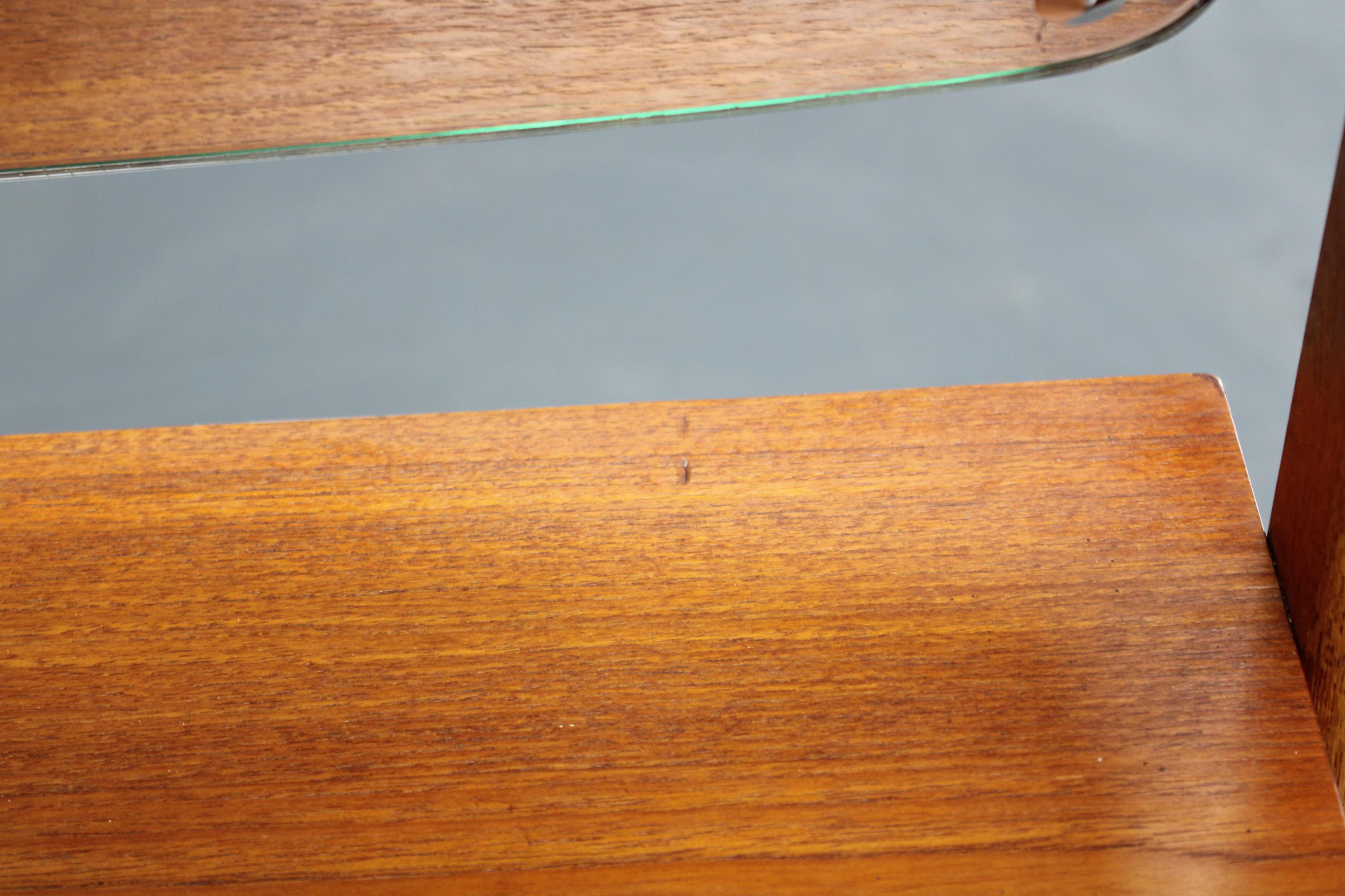 Armadio danese in teak del 1960 con specchio in vendita 11