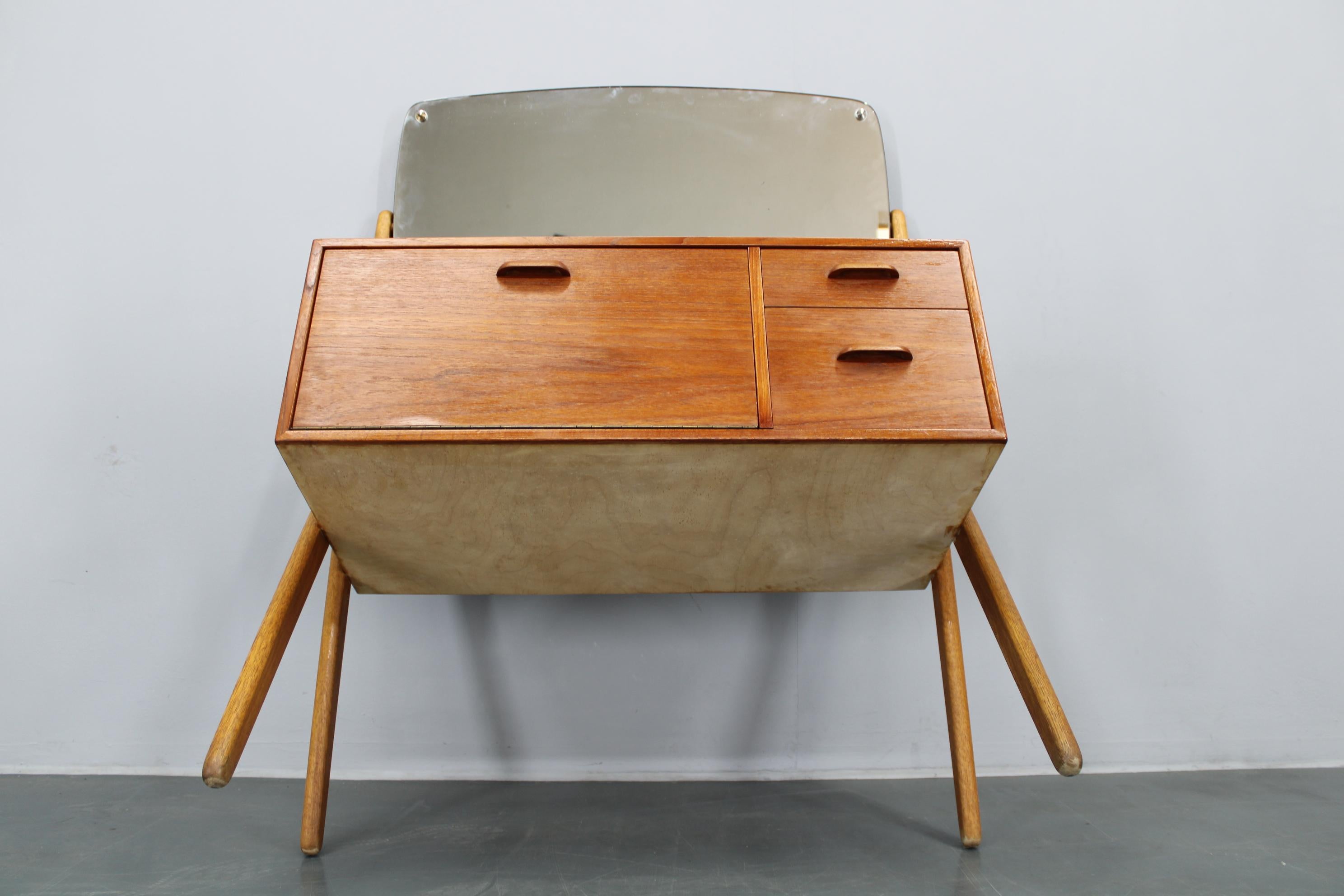 Armadio danese in teak del 1960 con specchio in vendita 12