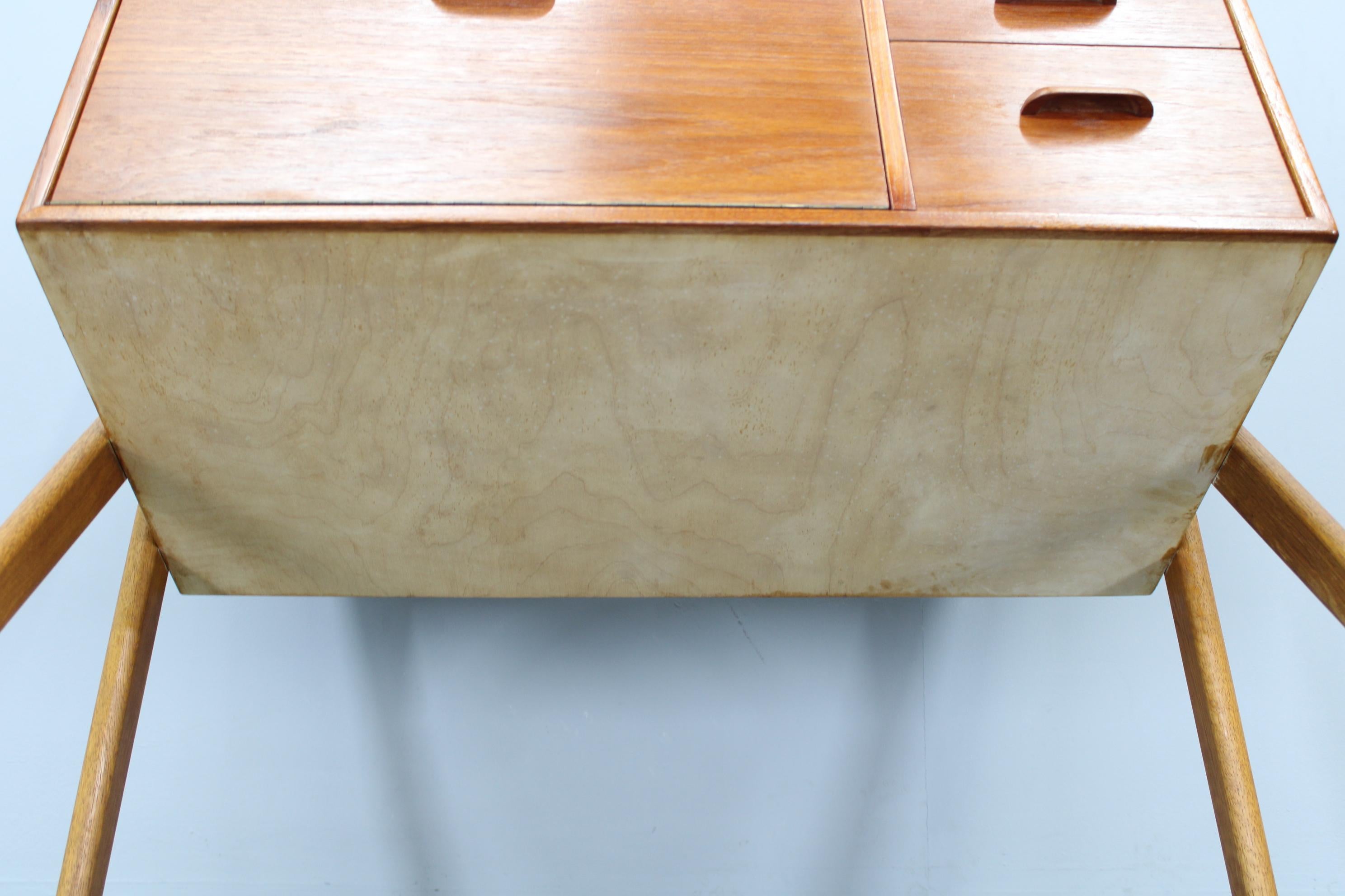 Armadio danese in teak del 1960 con specchio in vendita 13