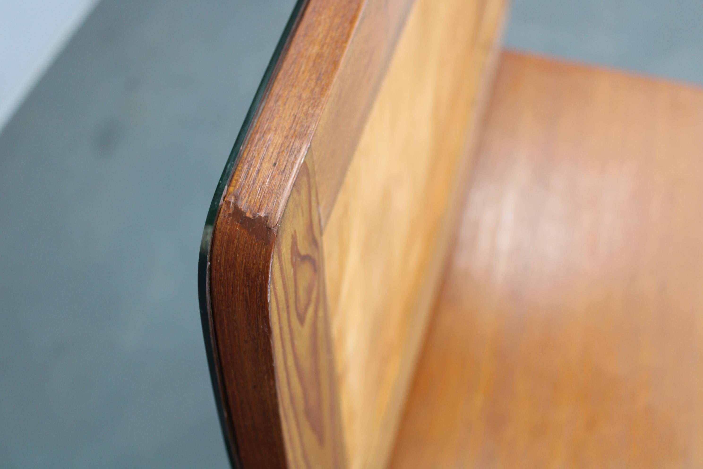 Armadio danese in teak del 1960 con specchio in vendita 2