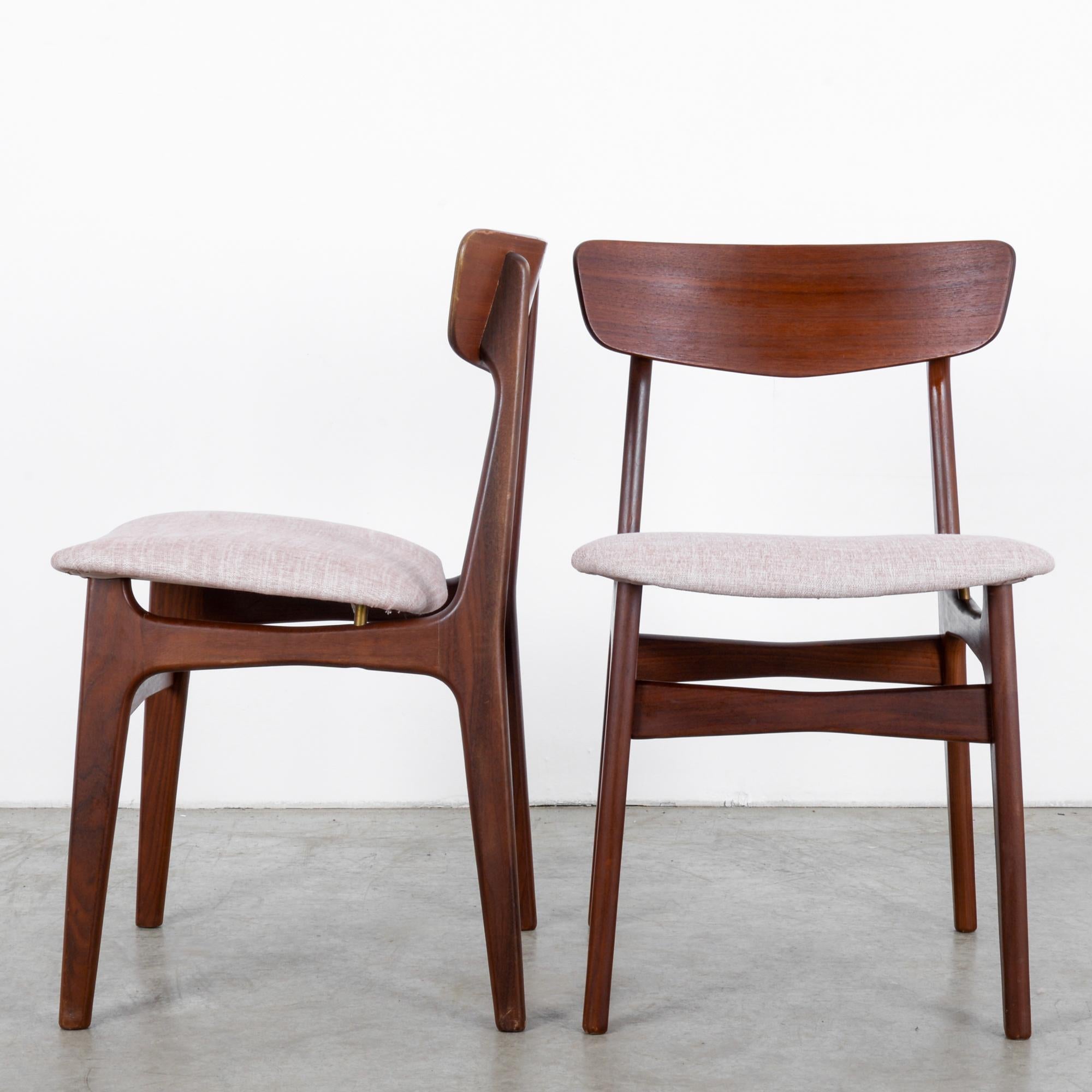 1960s Danish Teak Chairs by Glostrup, a Pair In Good Condition In High Point, NC