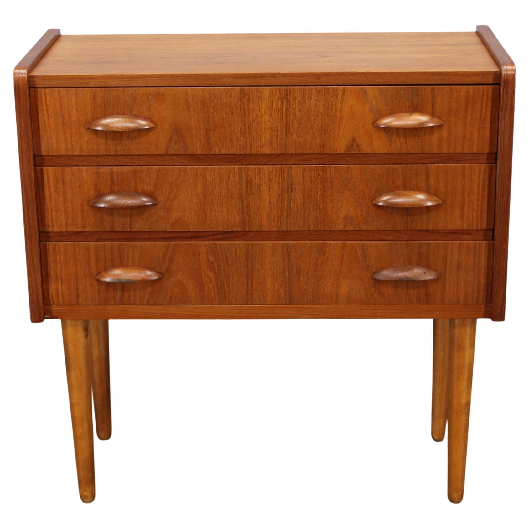 - Item was carefully refurbished 
- Minor signs of use 