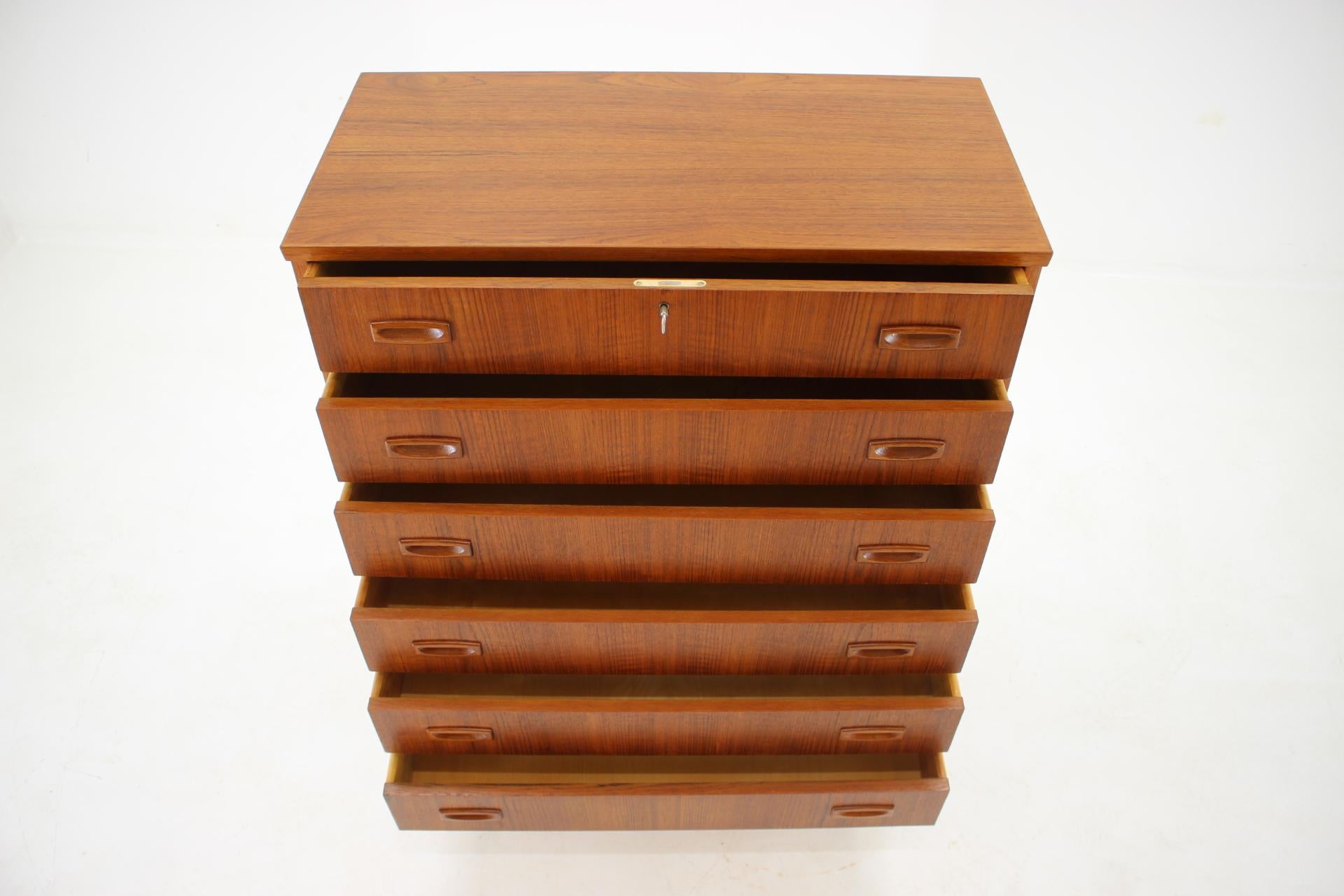 1960s Danish Teak Chest of Drawers In Good Condition In Praha, CZ