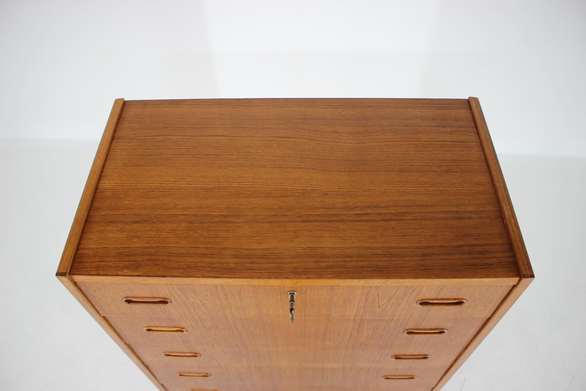 1960s Danish Teak Chest of Drawers In Good Condition In Praha, CZ