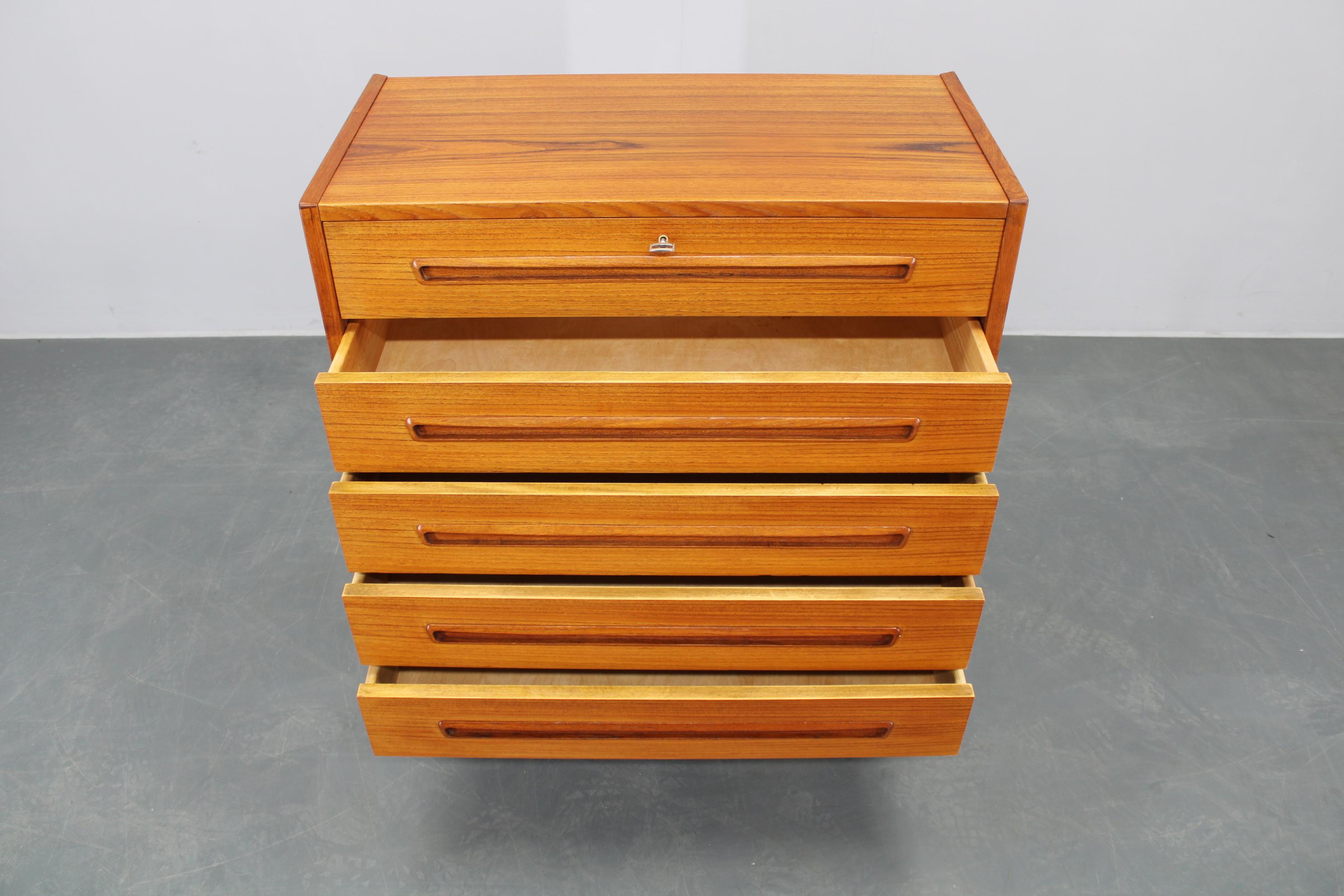 1960s Danish Teak Chest of Drawers For Sale 1