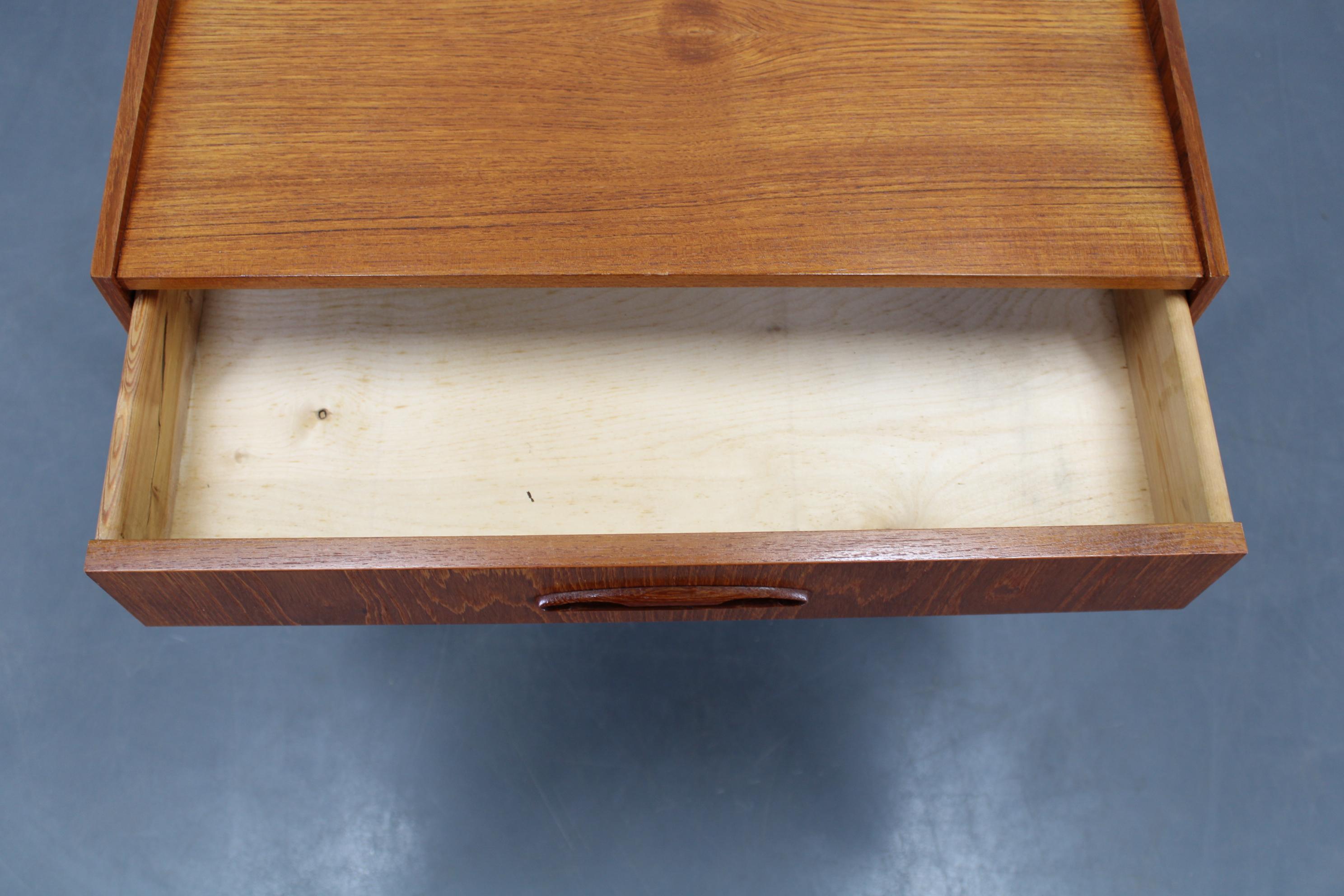 Cassettiera danese in teak del 1960 con gambe in Beeche 3