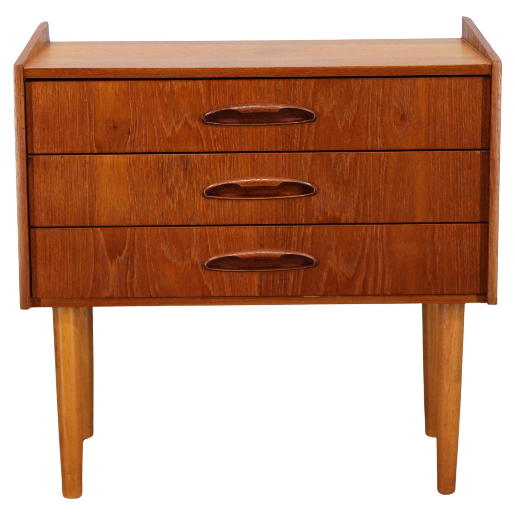Cassettiera danese in teak del 1960 con gambe in Beeche