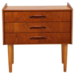 Commodes and Chests of Drawers