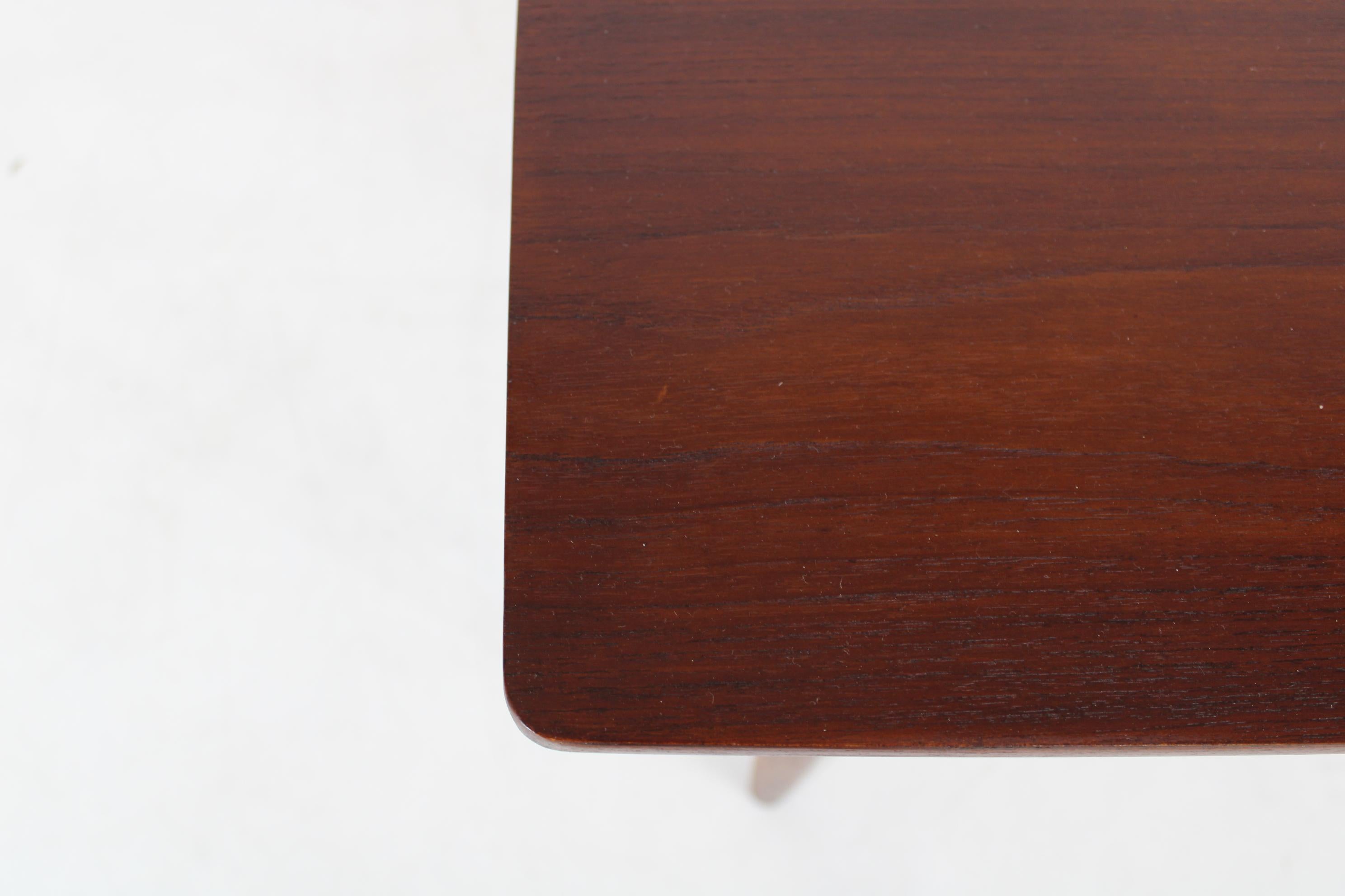 Table basse danoise en teck des années 1960 en vente 3