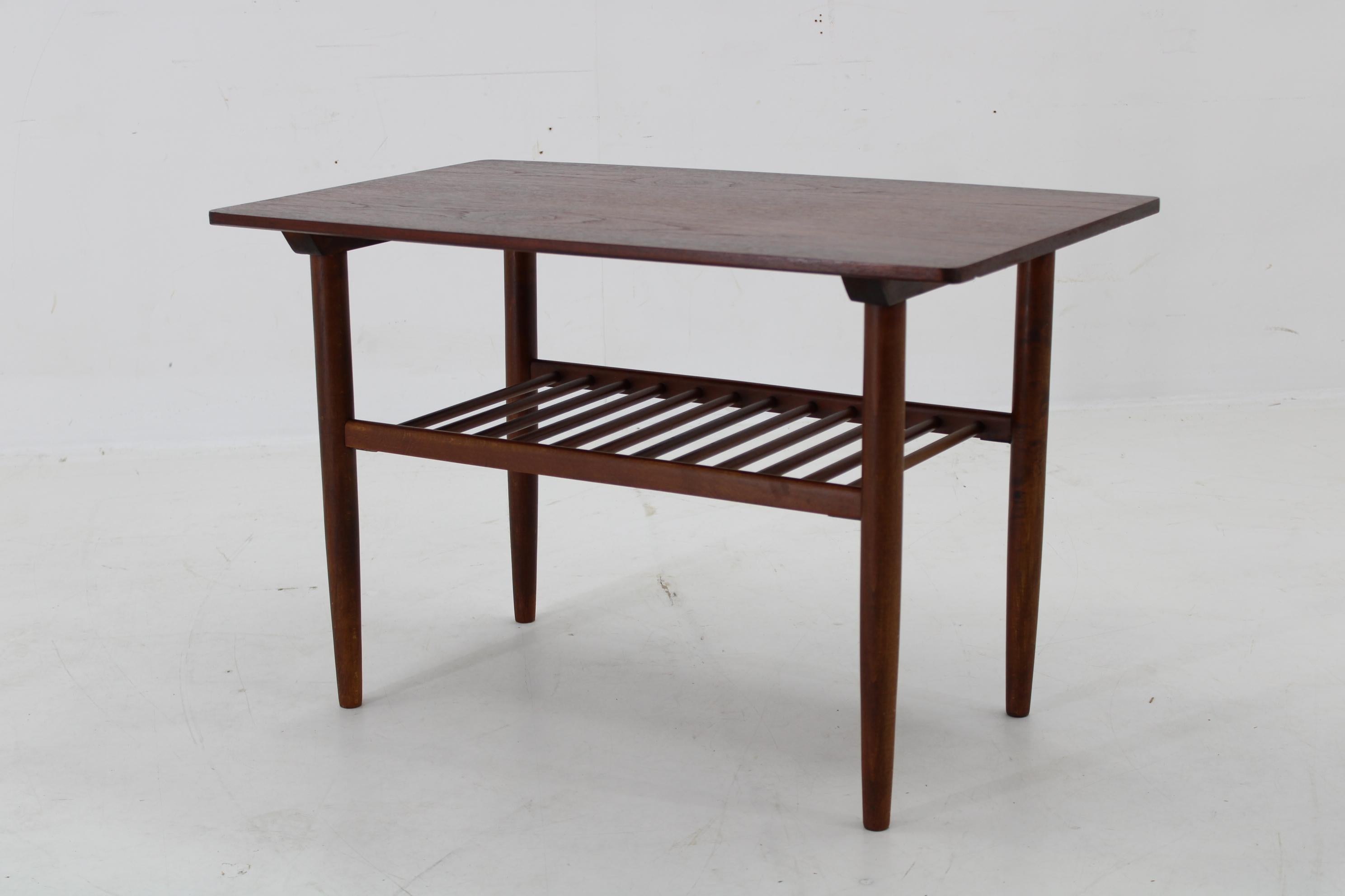 Table basse danoise en teck des années 1960 Bon état - En vente à Praha, CZ