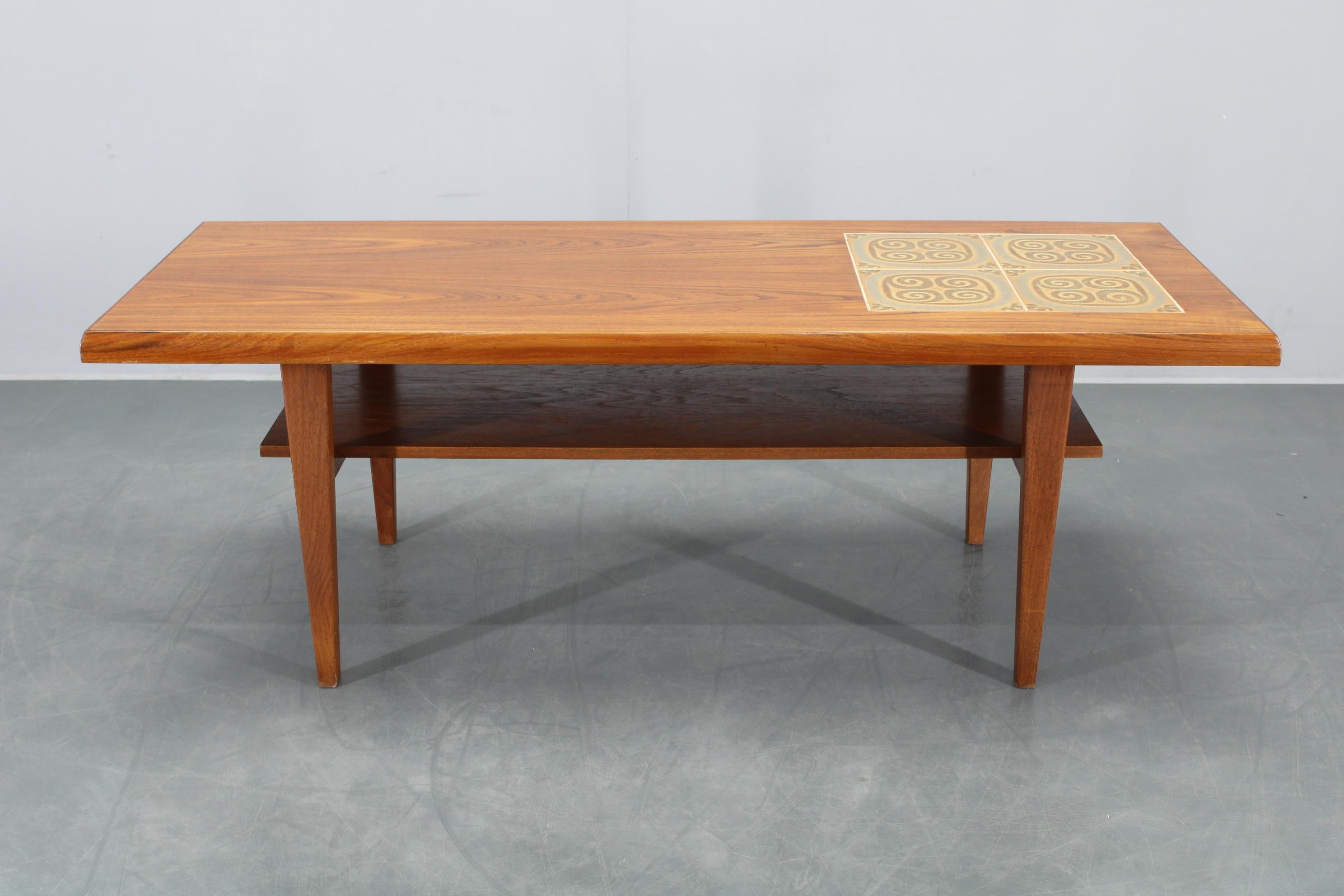 Mesa de centro danesa de teca de los años 60 con azulejos en venta 3