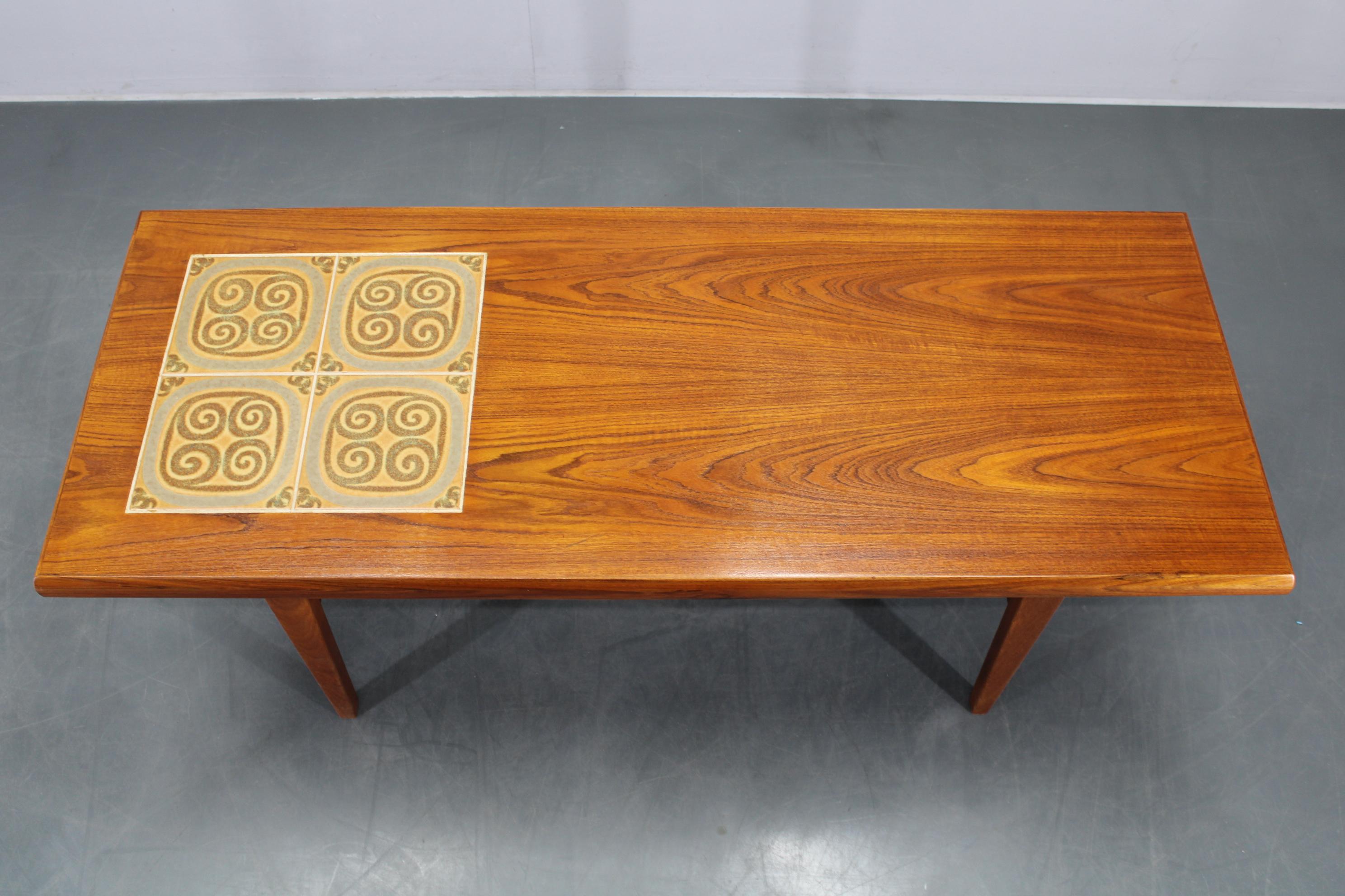 Mesa de centro danesa de teca de los años 60 con azulejos Danés en venta