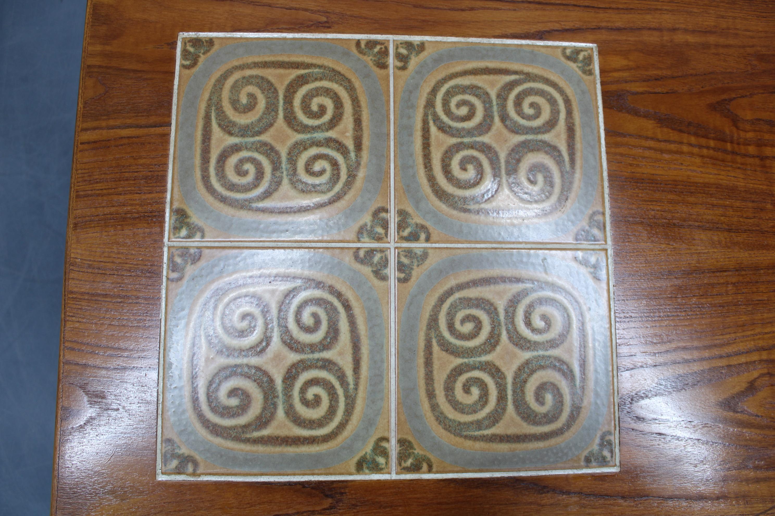 Mesa de centro danesa de teca de los años 60 con azulejos en Bueno estado para la venta en Praha, CZ