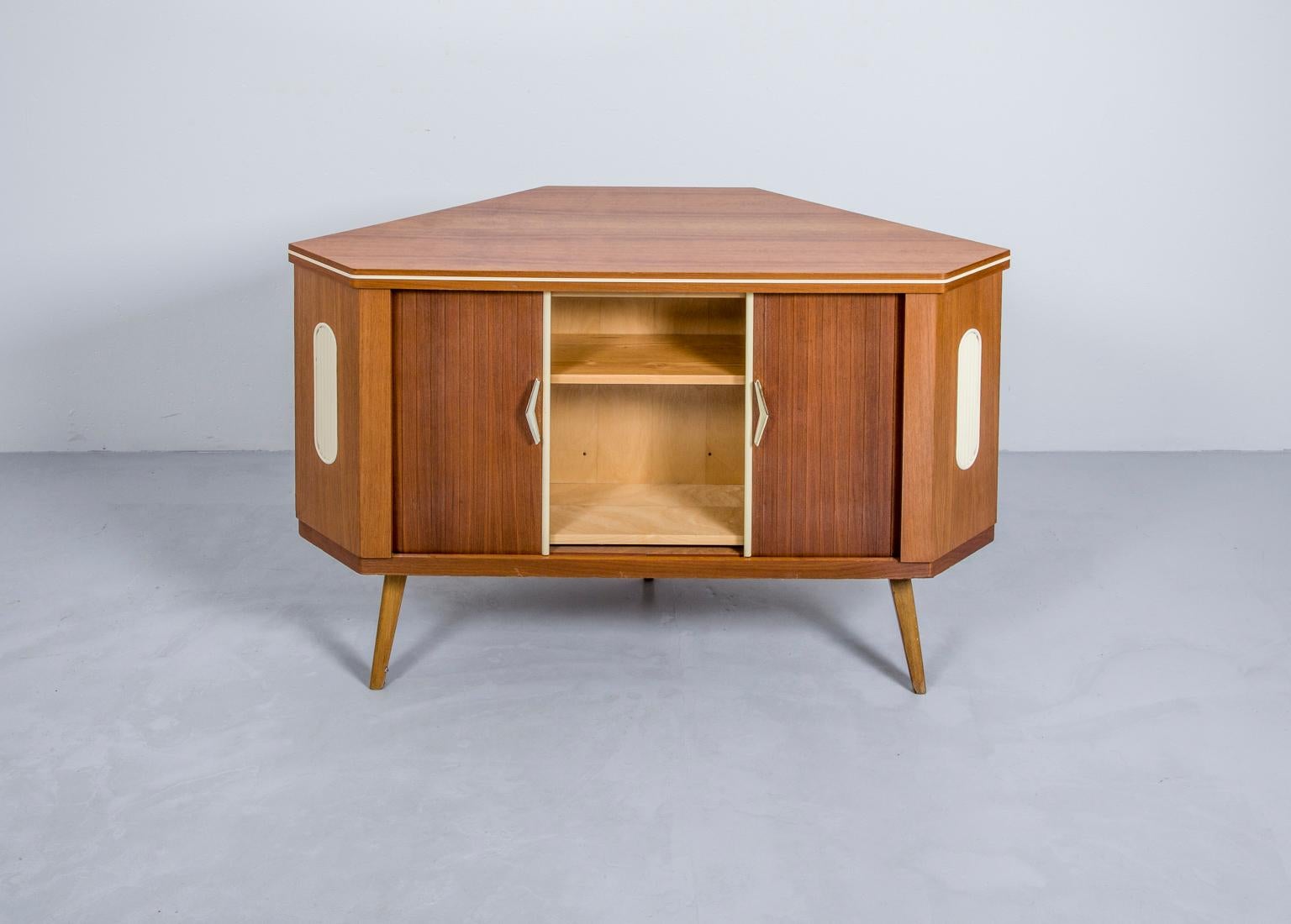 No 1960s home was complete without it’s own bar for those cocktail evenings or unexpected guests so it’s no surprise that some of the most inspiring designs of the time came with a hugely popular Danish inspiration. This bar cabinet features a