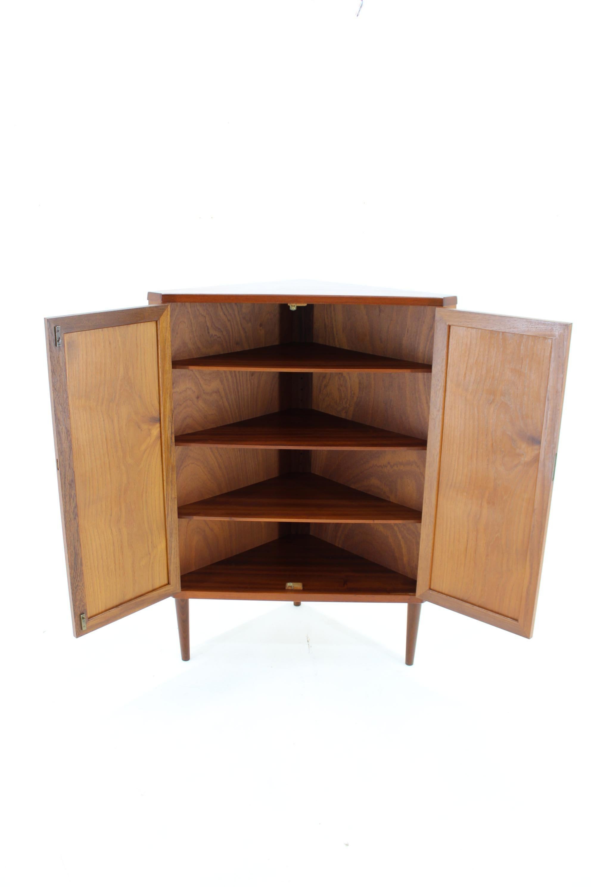 1960s Danish Teak Corner Cabinet In Good Condition In Praha, CZ