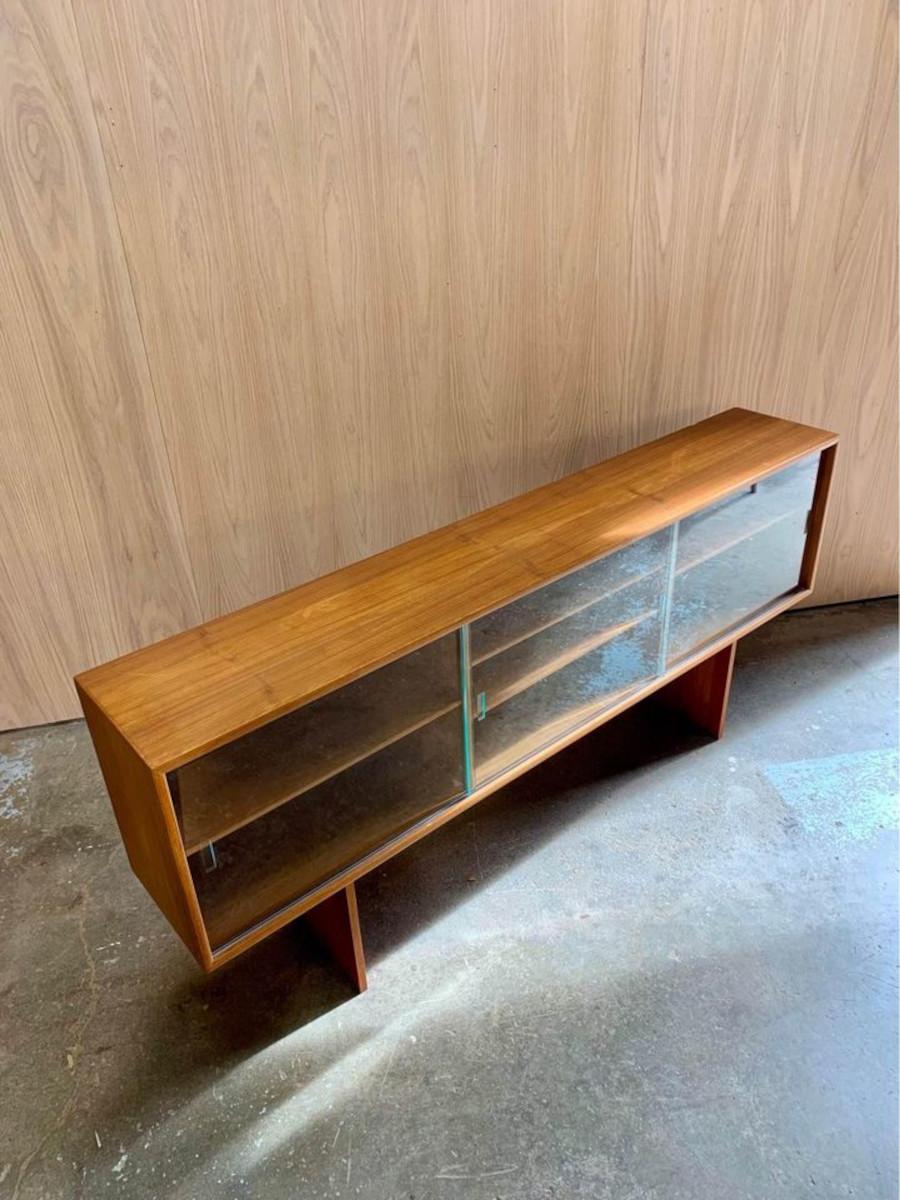 1960s Danish Teak Credenza  Hutch  Cabinet In Excellent Condition In Victoria, BC