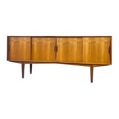 Crédence danoise en teck des années 1960 par Knud Nielsen
