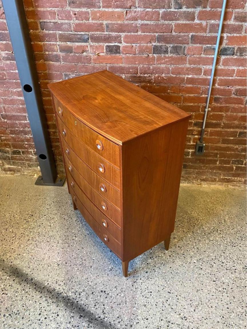 1960s Danish Teak Curved Front Dresser In Excellent Condition In Victoria, BC