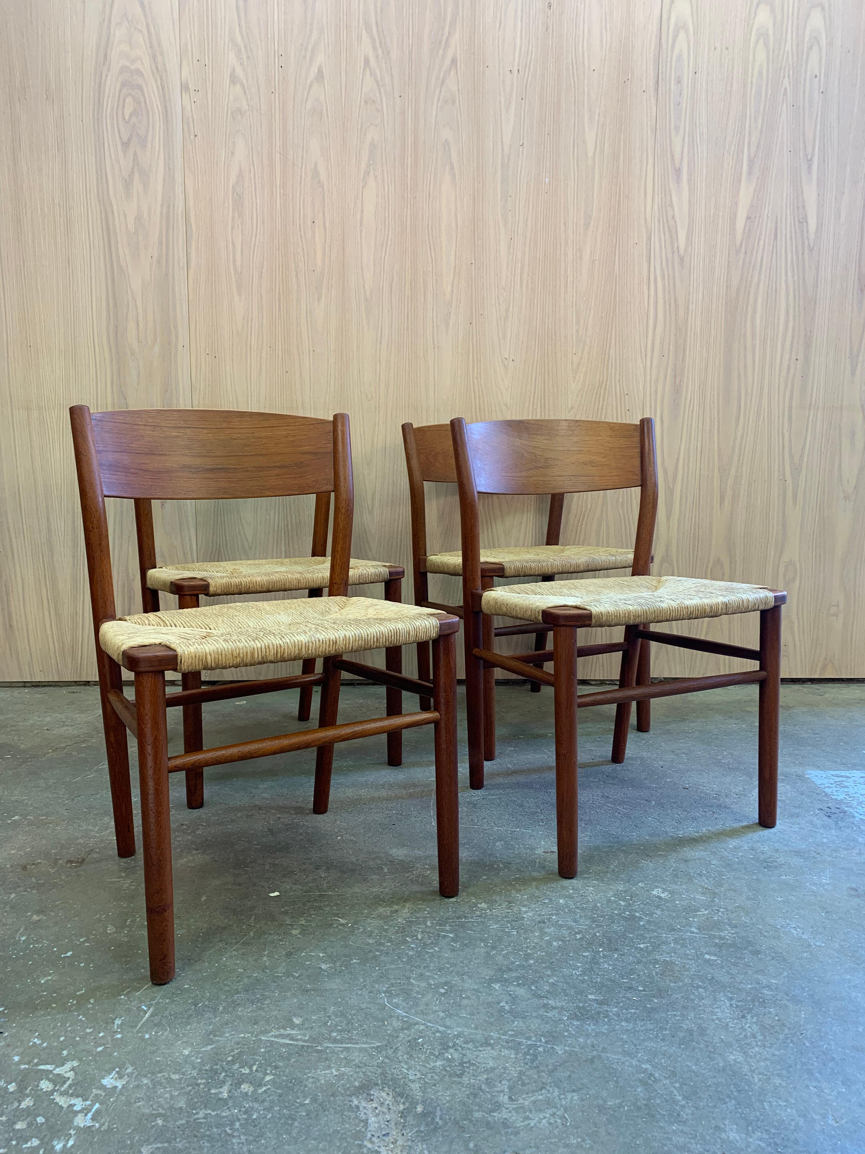 1960er Jahre Dänische Teakholz-Esszimmerstühle von Børge Mogensen (Mitte des 20. Jahrhunderts) im Angebot