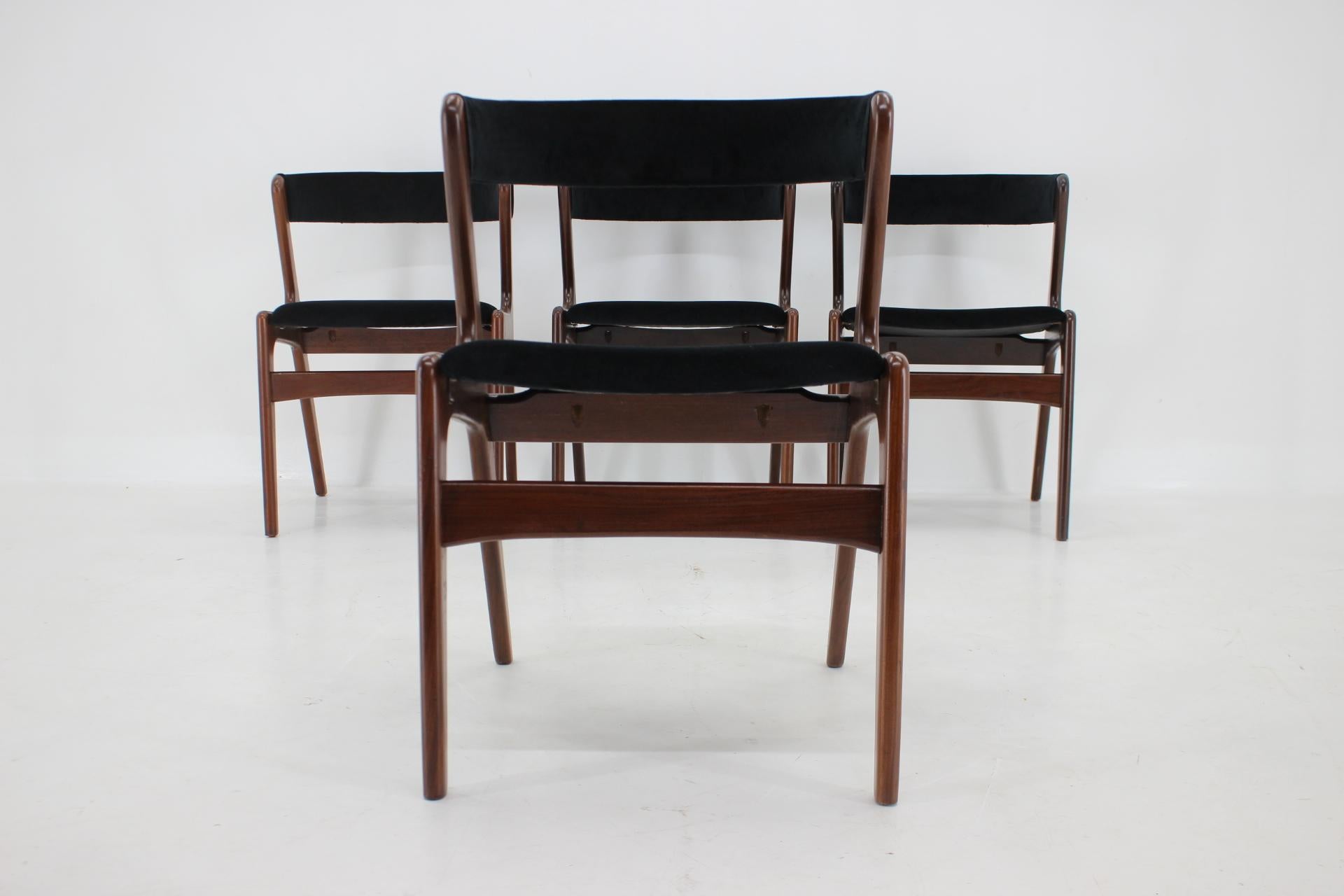 1960s Danish Teak Dining Chairs in Black Velvet  In Good Condition For Sale In Praha, CZ