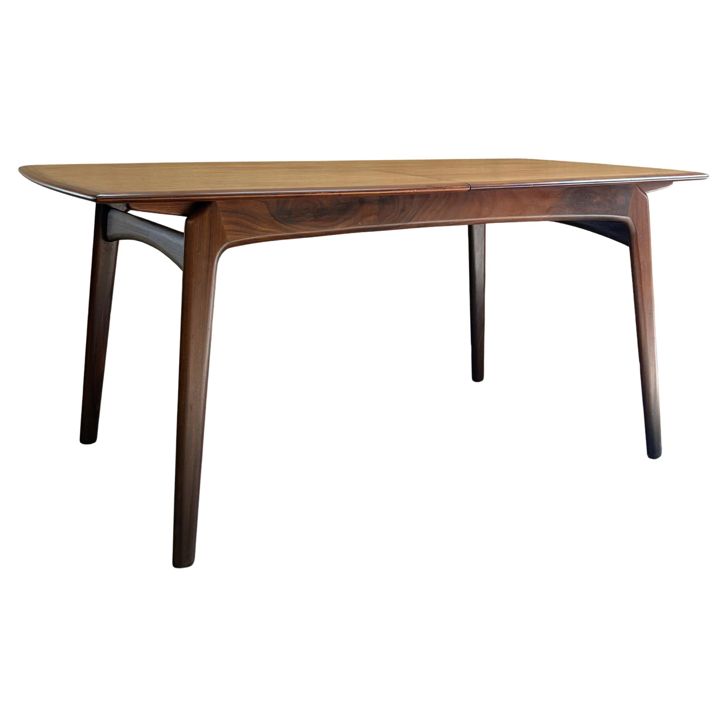 Table de salle à manger danoise en teck des années 1960 par Arne Hovmand-Olsen pour Mogens Kold