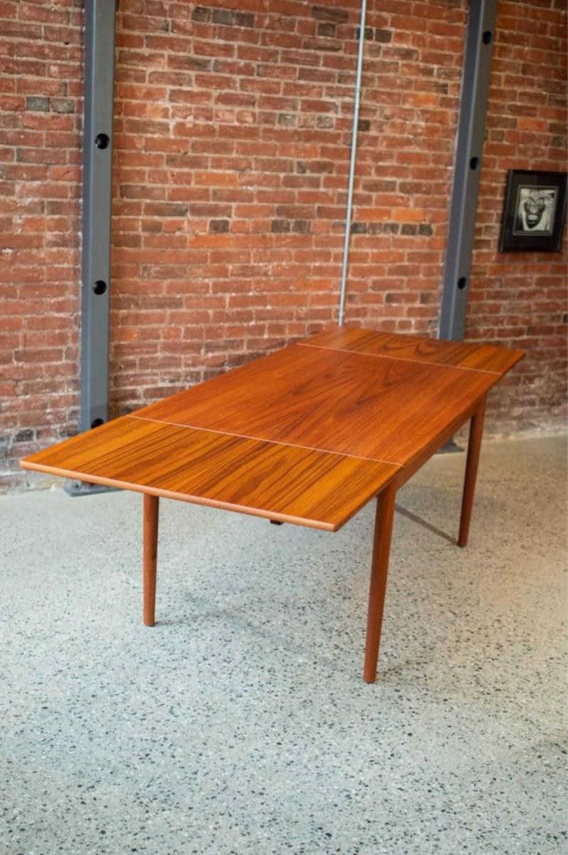 Newly introduced to the market is an extraordinary find: a scarce Danish teak draw-leaf dining table, meticulously designed by the renowned designer Hans Wegner for Getama in the 1960s. This masterpiece showcases impeccable craftsmanship, boasting