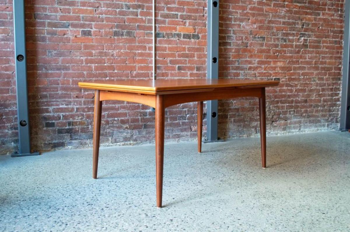 1960s Danish Teak Draw-Leaf Dining Table by Gudme Møbelfabrik In Excellent Condition In Victoria, BC
