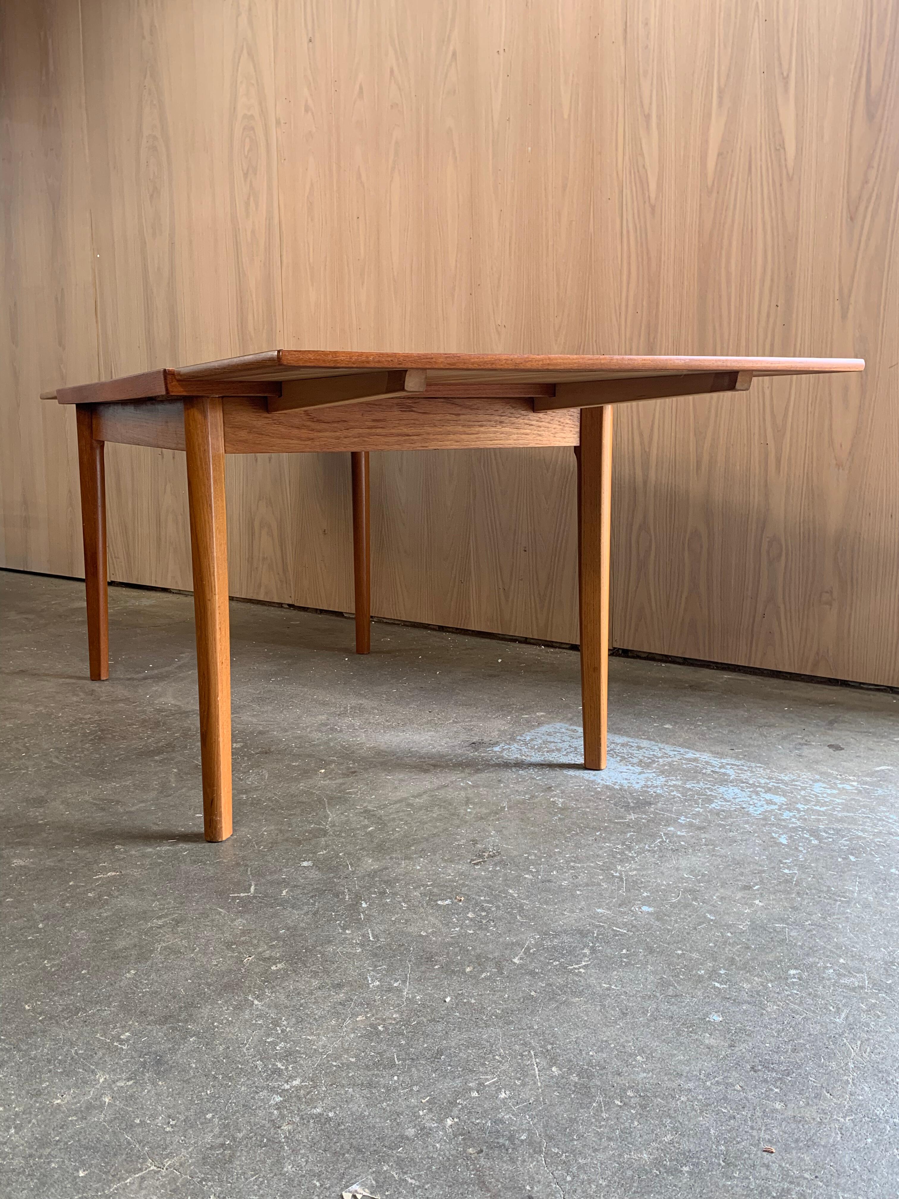 1960s Danish Teak Draw-Leaf Dining Table by Vejle Stole For Sale 5
