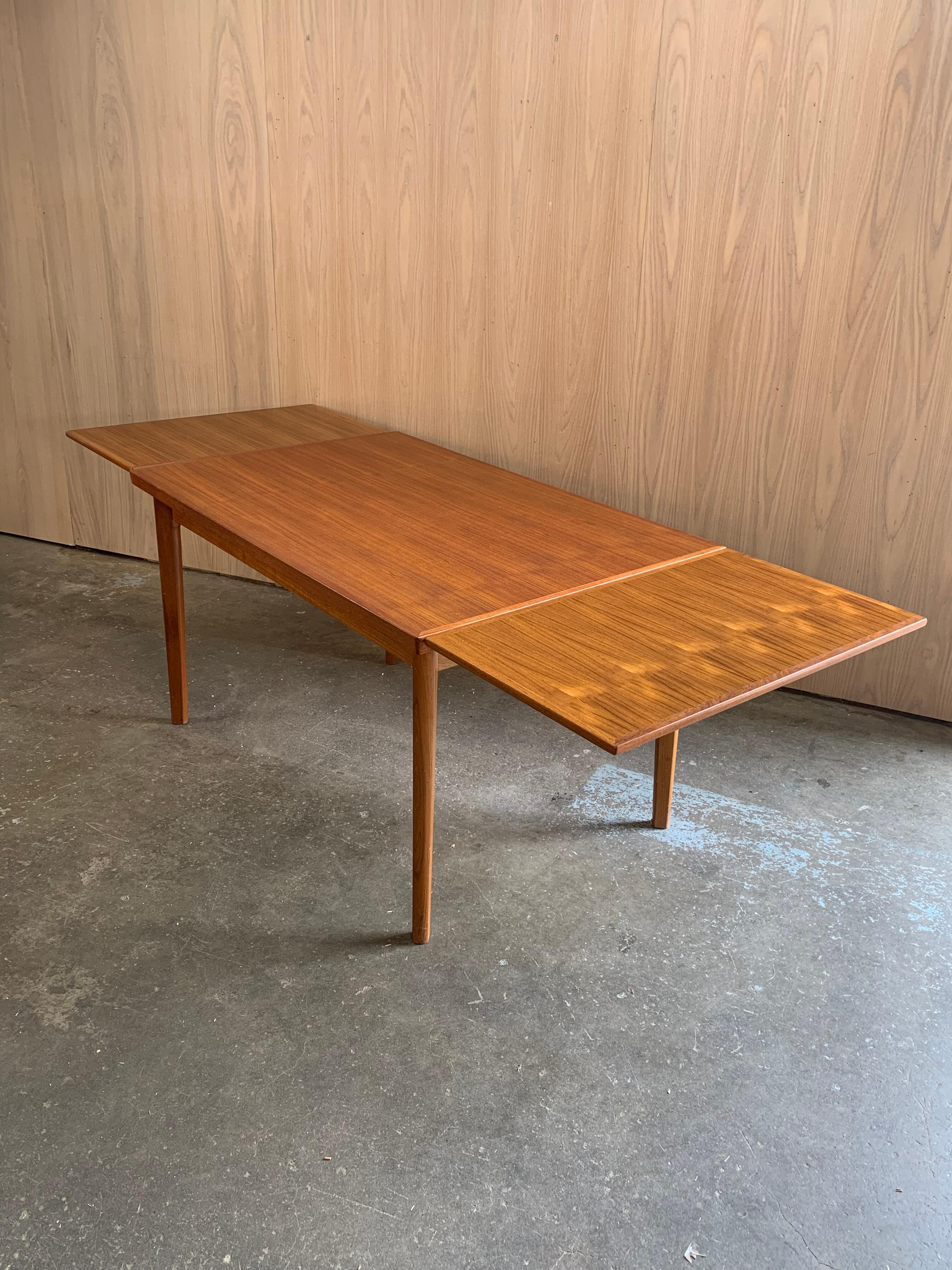 1960s Danish Teak Draw-Leaf Dining Table by Vejle Stole For Sale 6