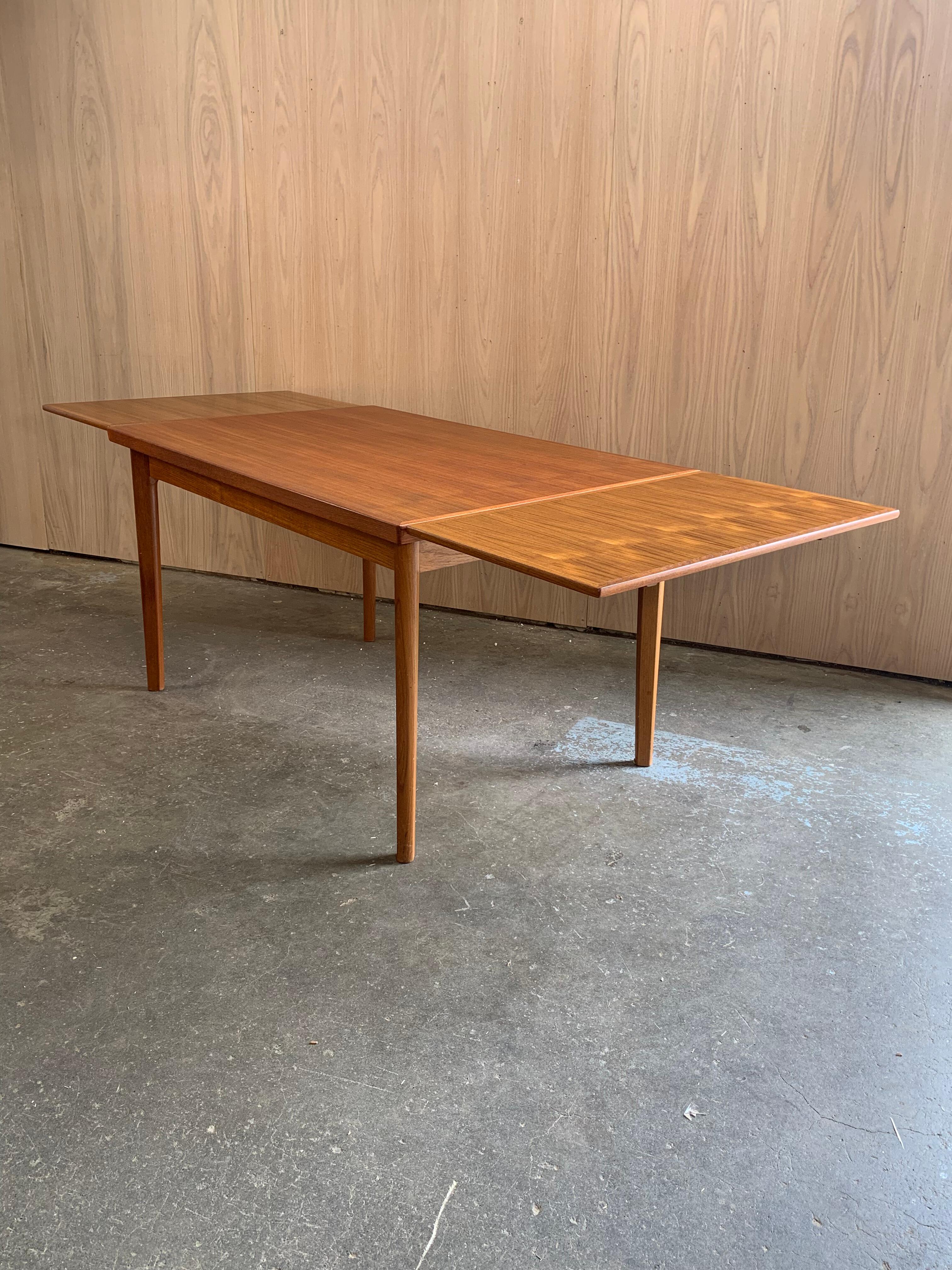 1960s Danish Teak Draw-Leaf Dining Table by Vejle Stole For Sale 7