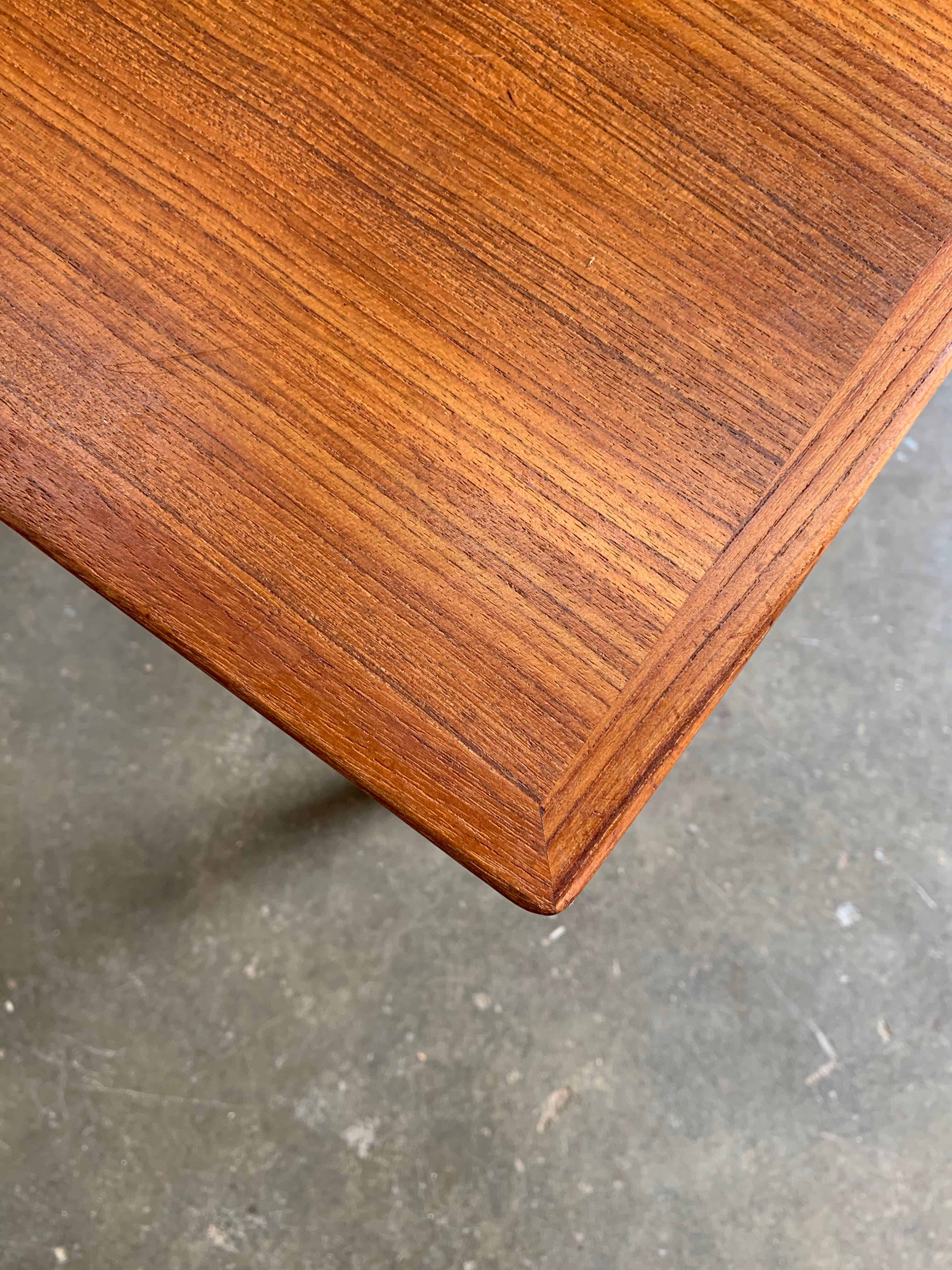 1960s Danish Teak Draw-Leaf Dining Table by Vejle Stole In Excellent Condition For Sale In Victoria, BC