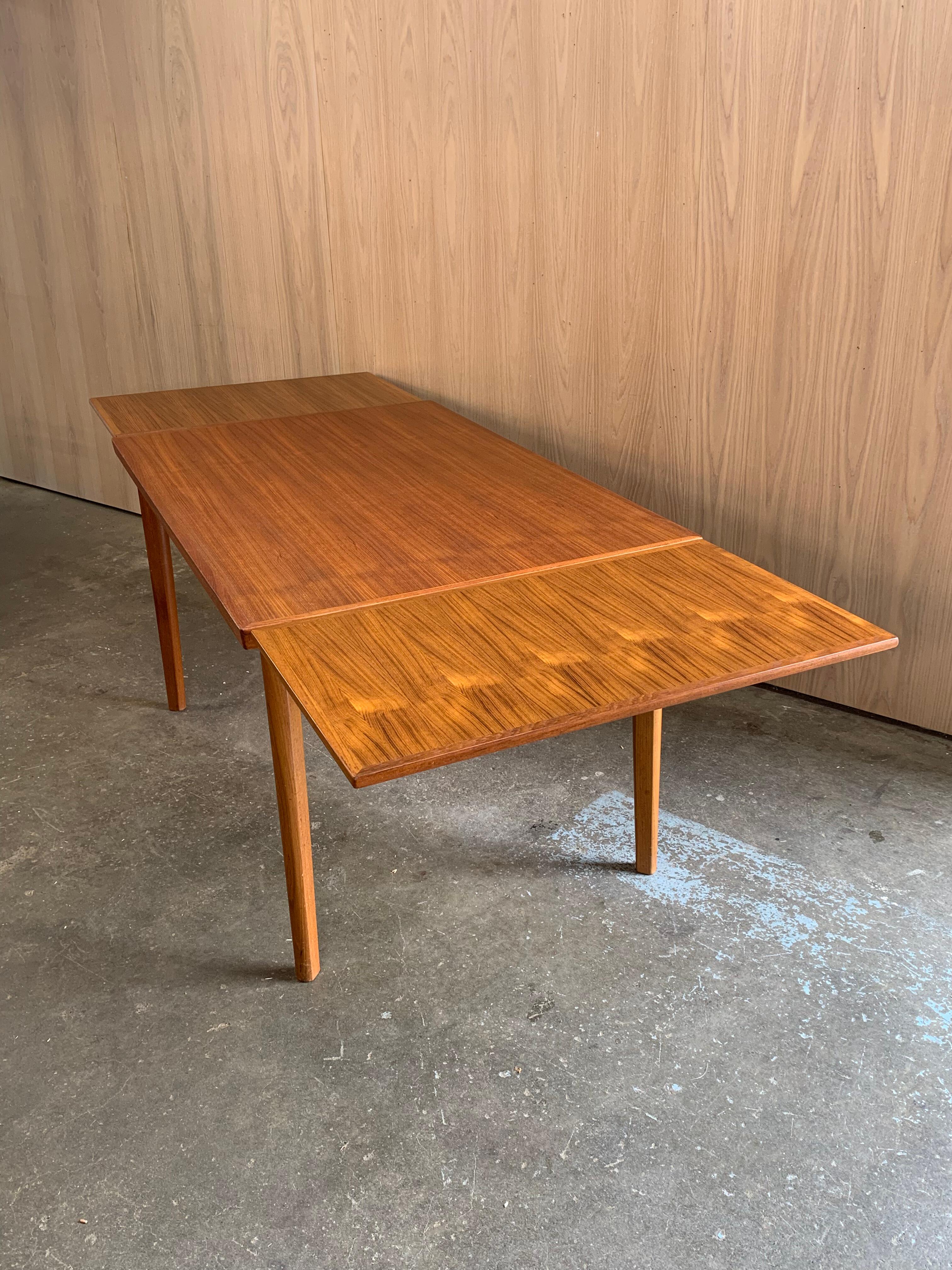 1960s Danish Teak Draw-Leaf Dining Table by Vejle Stole For Sale 4