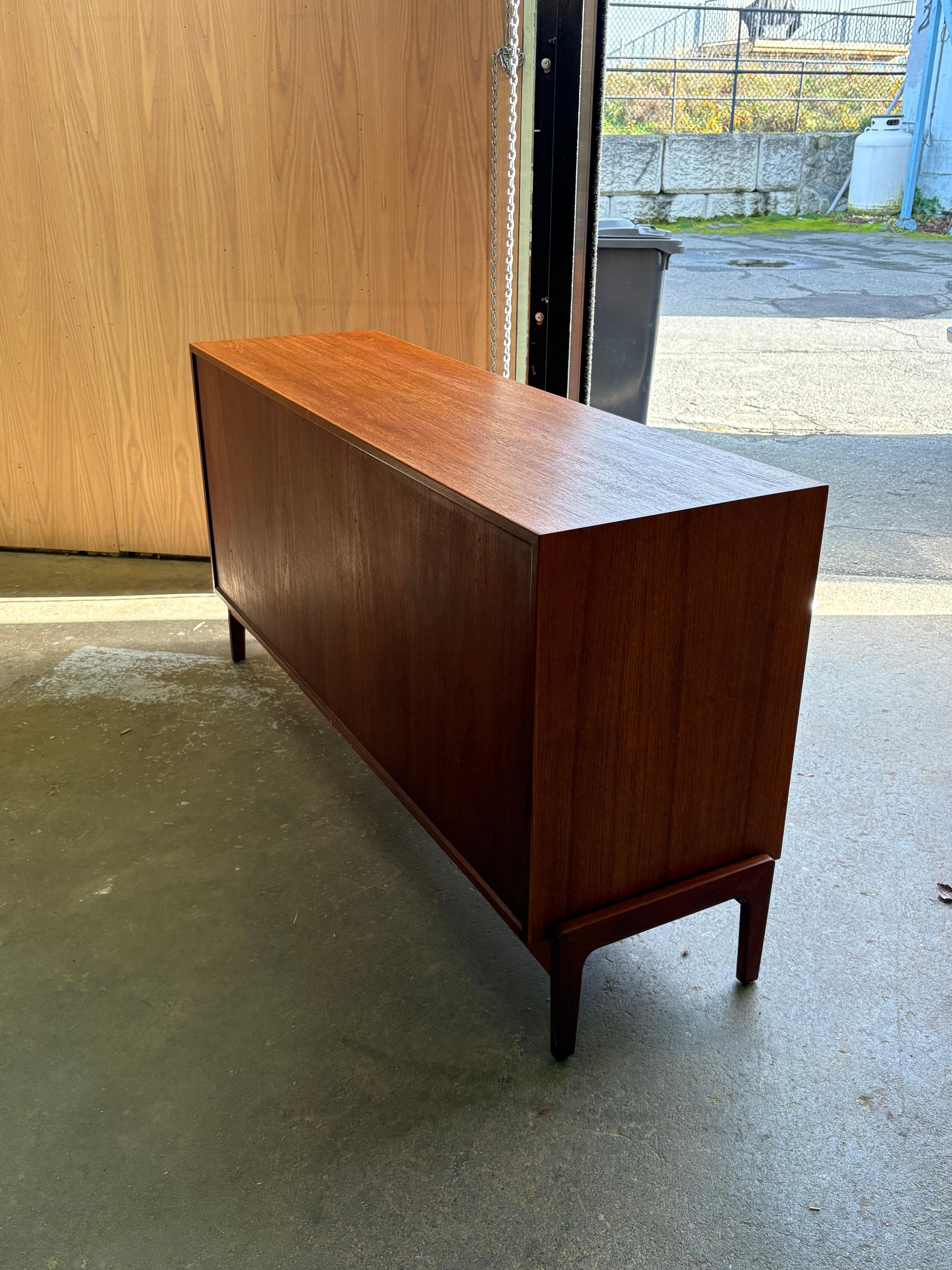 Cassettone danese in teak del 1960 di William Watting in vendita 2