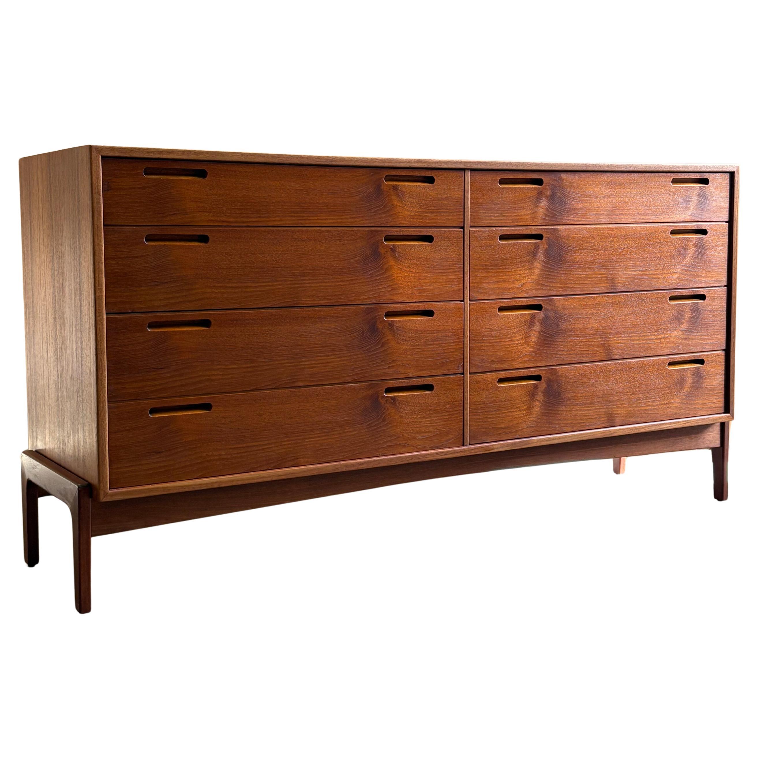 Cassettone danese in teak del 1960 di William Watting