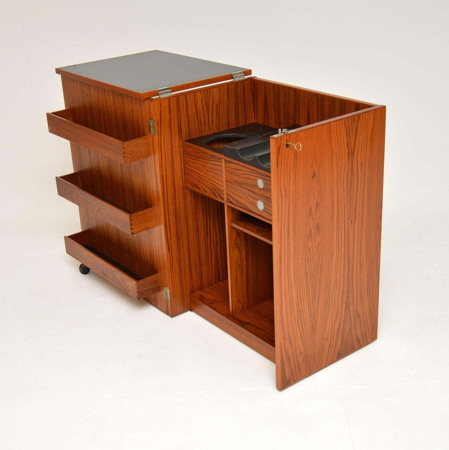 1960's Danish Teak Drinks Cabinet / Bar by Dyrlund In Good Condition For Sale In London, GB