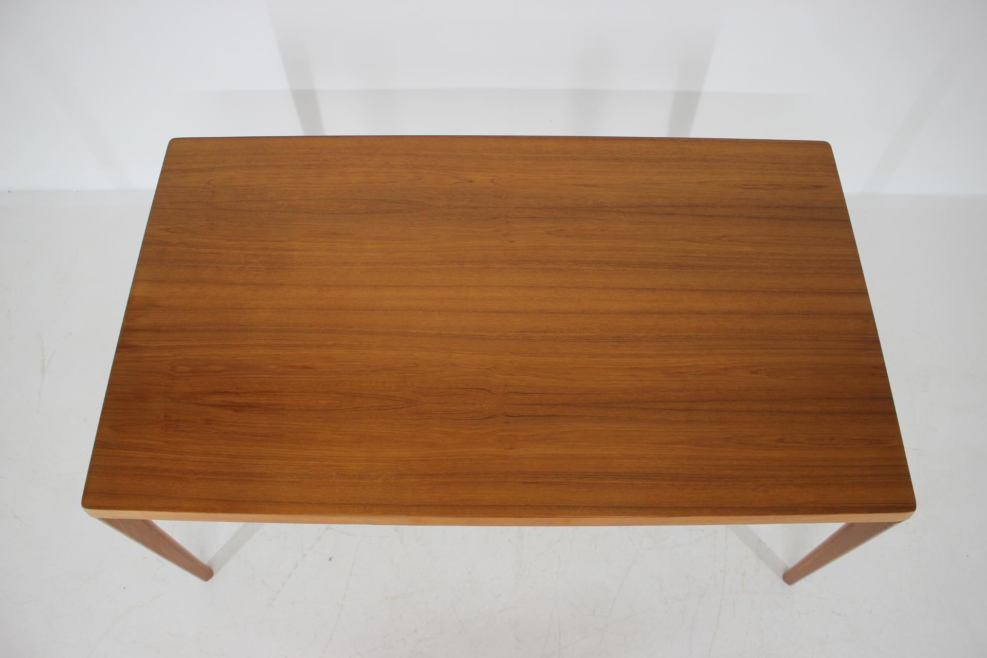 Scandinavian Modern 1960s Danish Teak Extendable Dining Table by Henning Kjærnulf