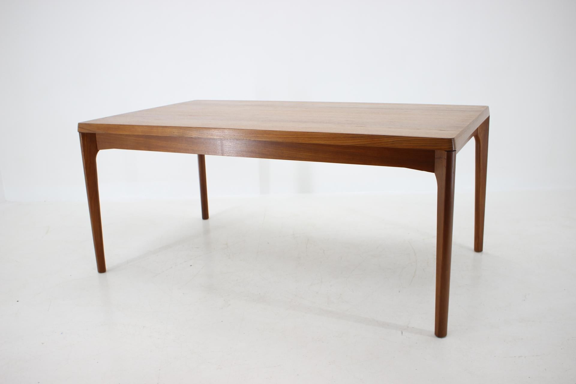 Veneer 1960s Danish Teak Extendable Dining Table by Henning Kjærnulf